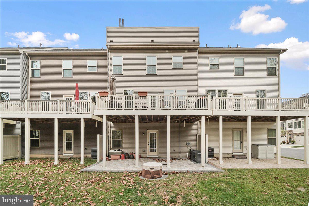 PONDVIEW - Residential