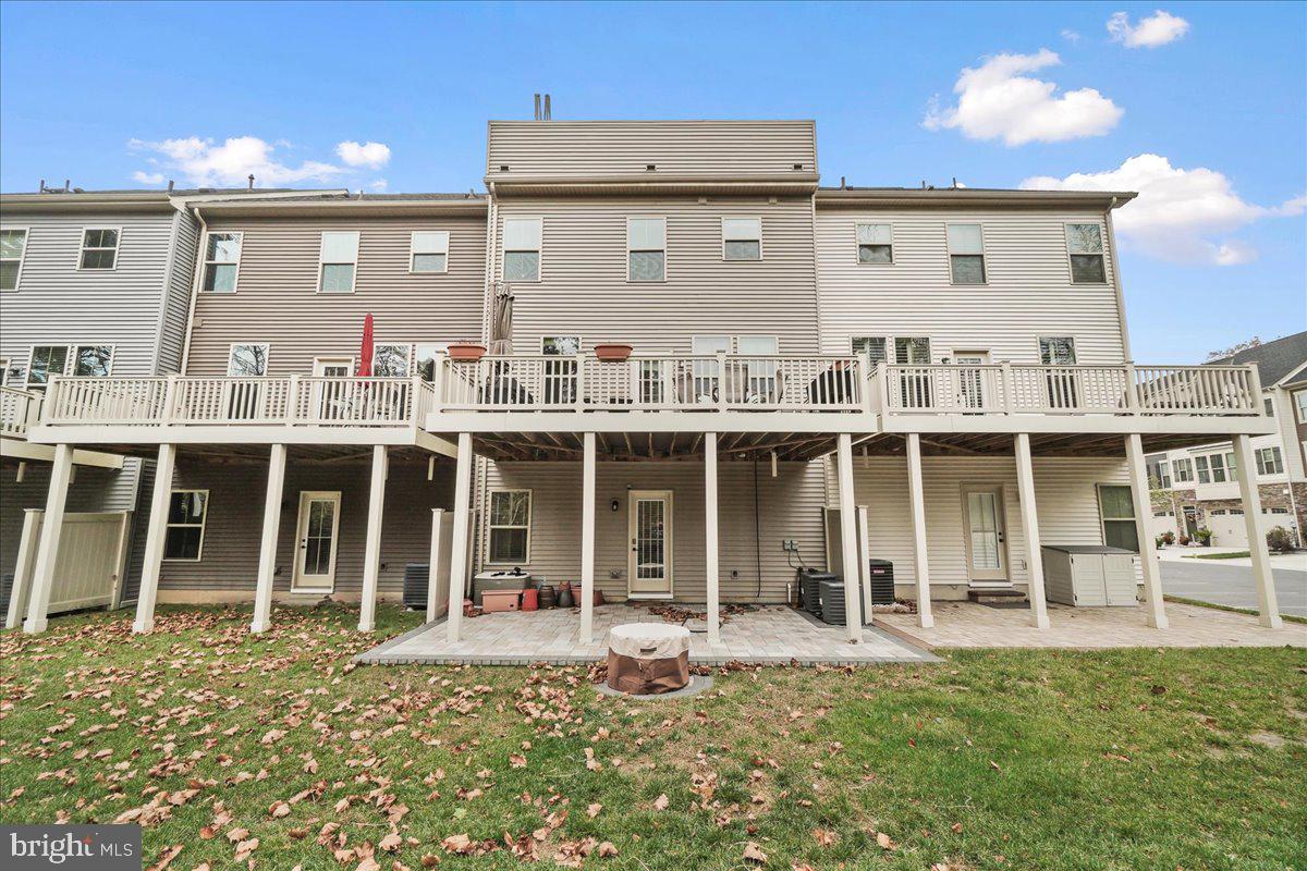 PONDVIEW - Residential