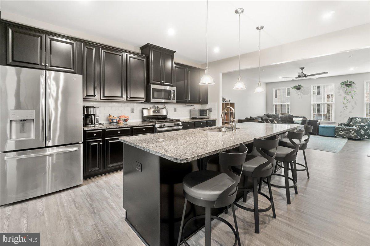 PONDVIEW - Residential