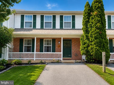 Townhouse For Sale - 154 Chelmsford Drive<br/> MARIETTA, PA 17547
