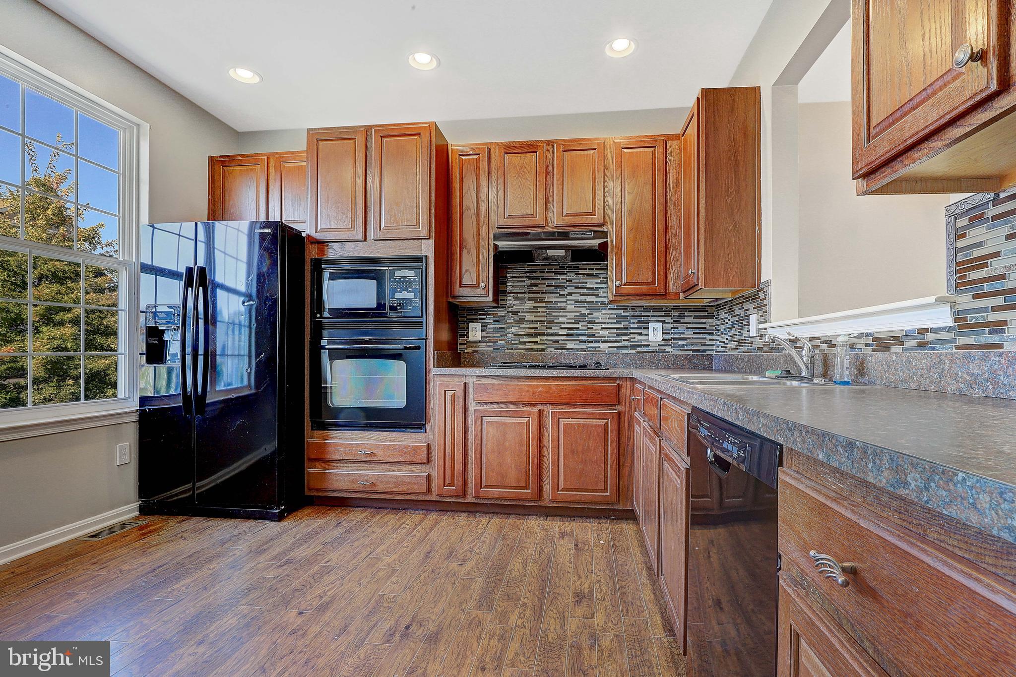 WHISPERING WOODS - Residential