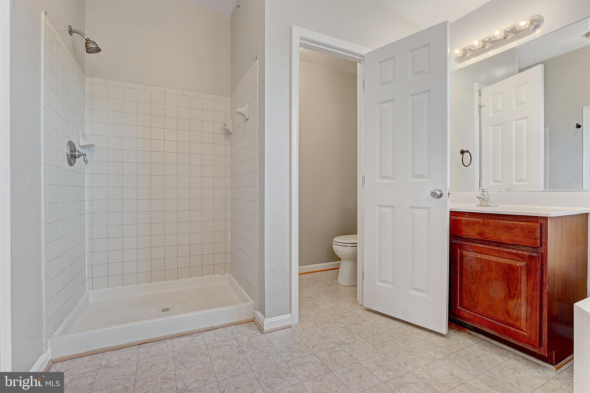 WHISPERING WOODS - Residential