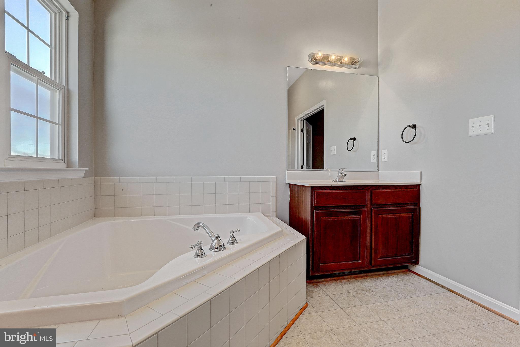 WHISPERING WOODS - Residential