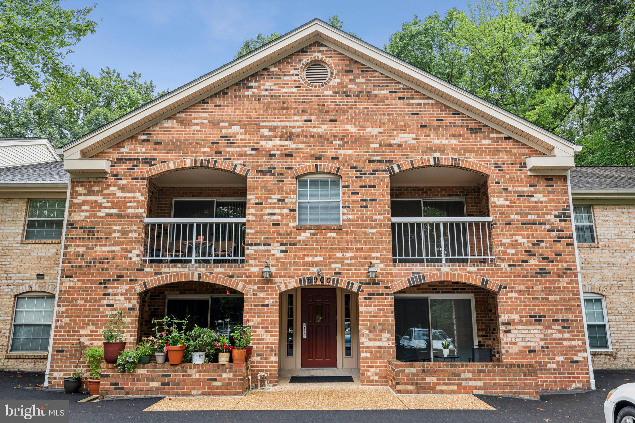 Magnificent Rental! Completely updated kitchen and bathrooms. Built in cabinets! Large Storage Room! Great location w/ park/partial lake views from balcony. Wonderful community w/ pools, miles of walking paths, nearby playground and more!