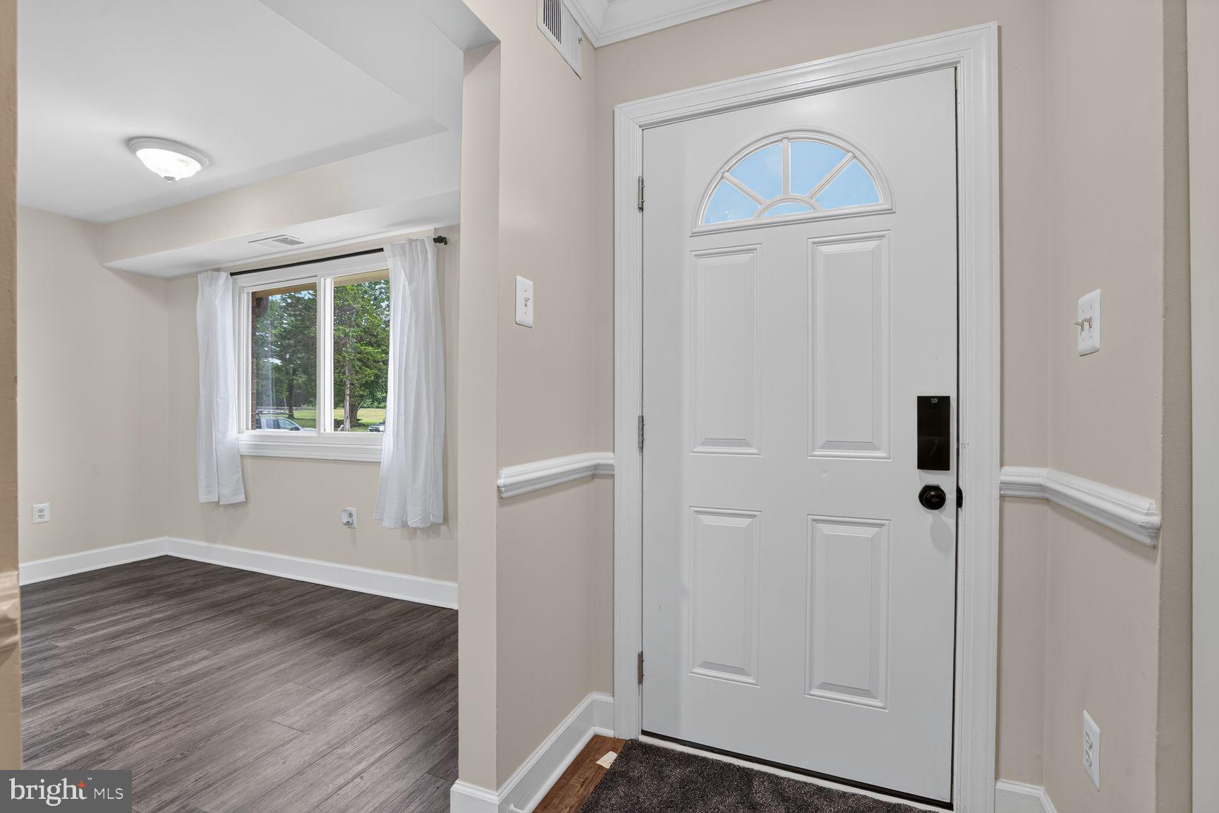 858 DOGWOOD COURT