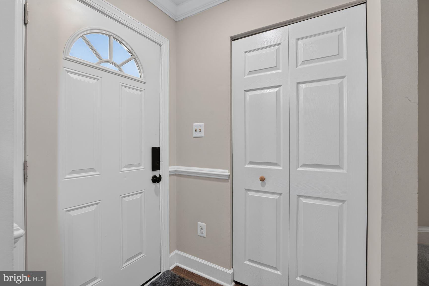 858 DOGWOOD COURT