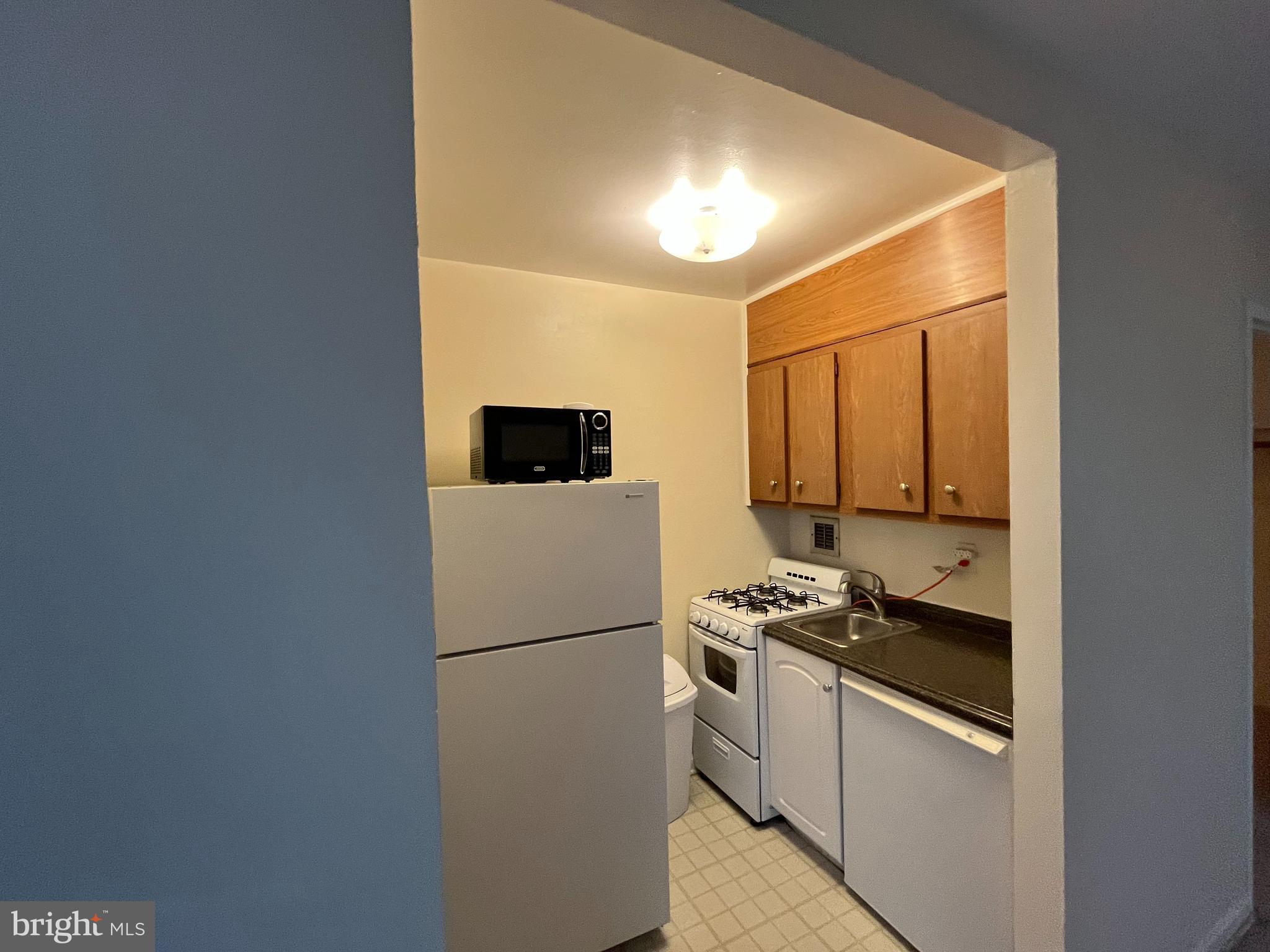 RIVER PLACE - Residential Lease