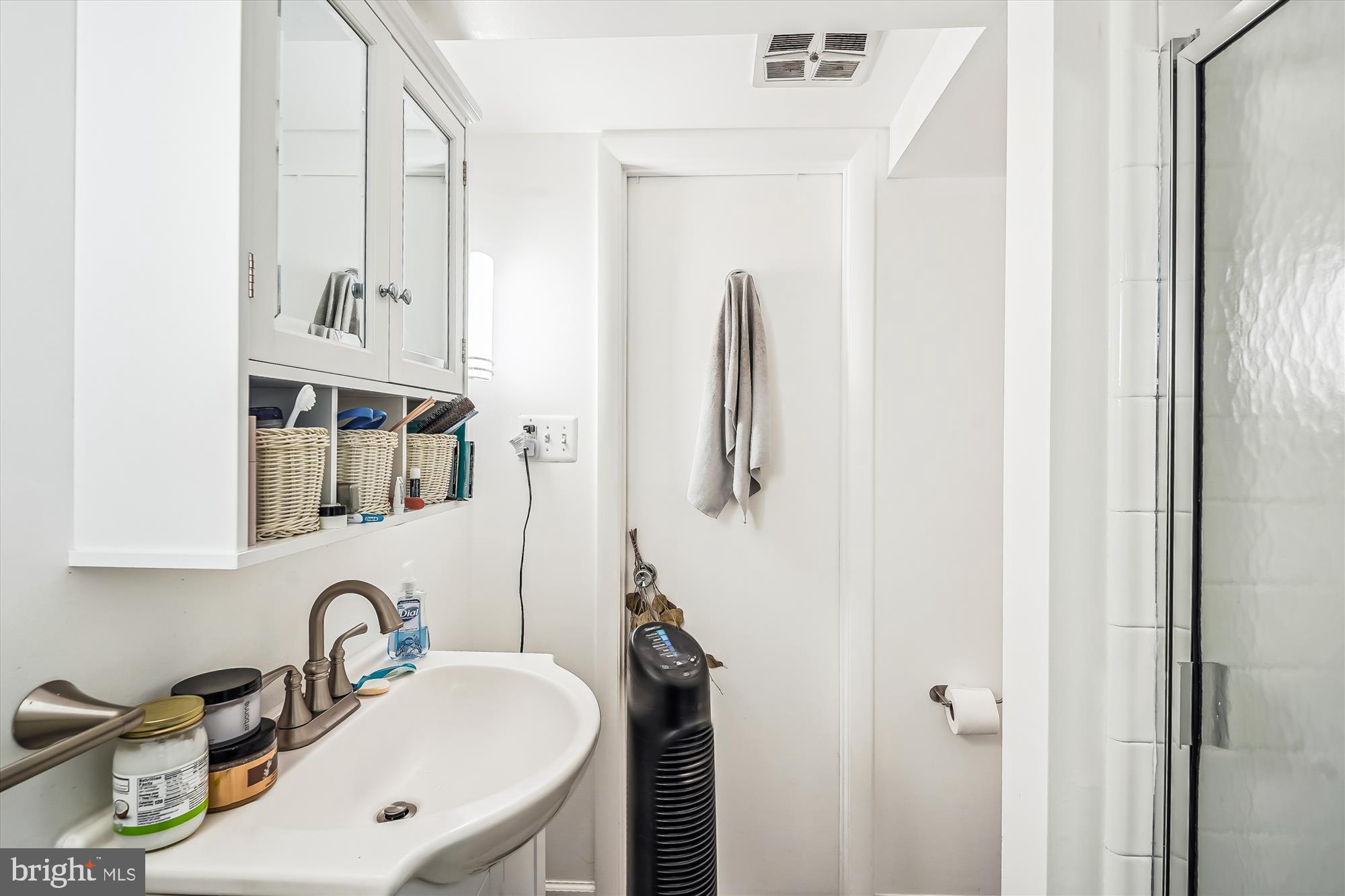 COUNTRY CLUB MANOR - Residential