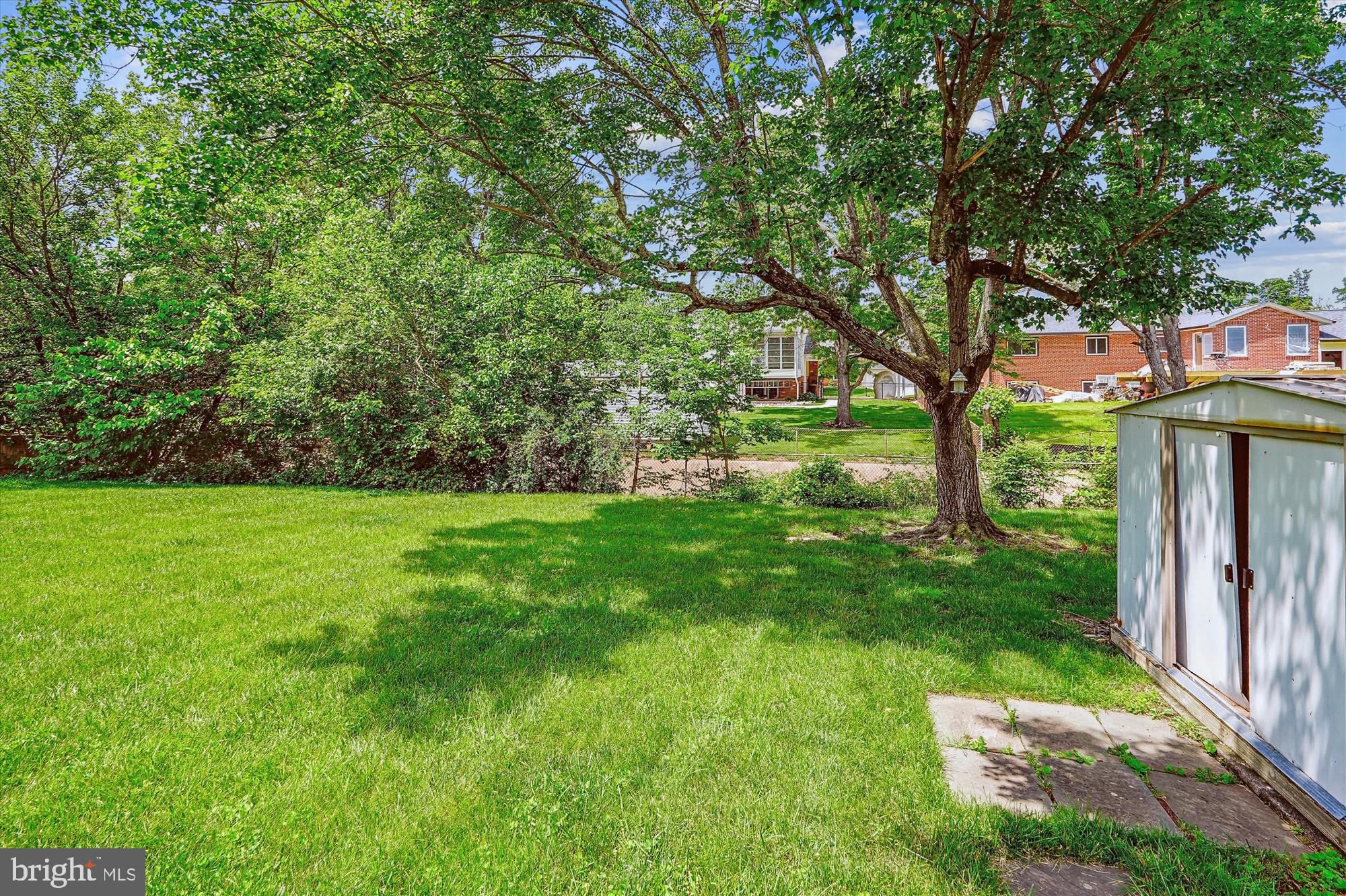 COUNTRY CLUB MANOR - Residential