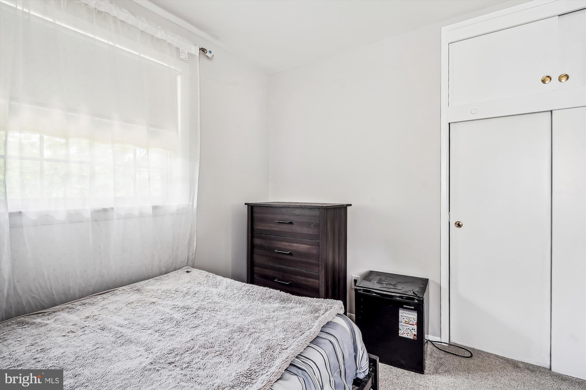 COUNTRY CLUB MANOR - Residential