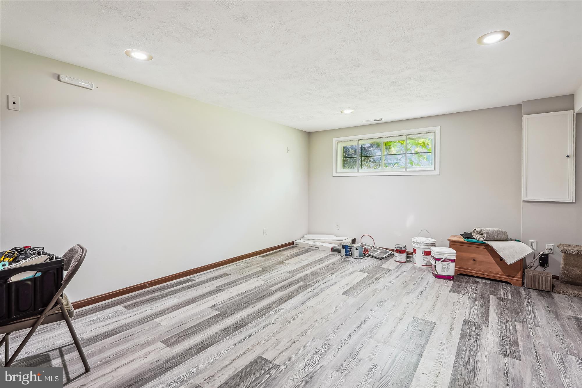 COUNTRY CLUB MANOR - Residential