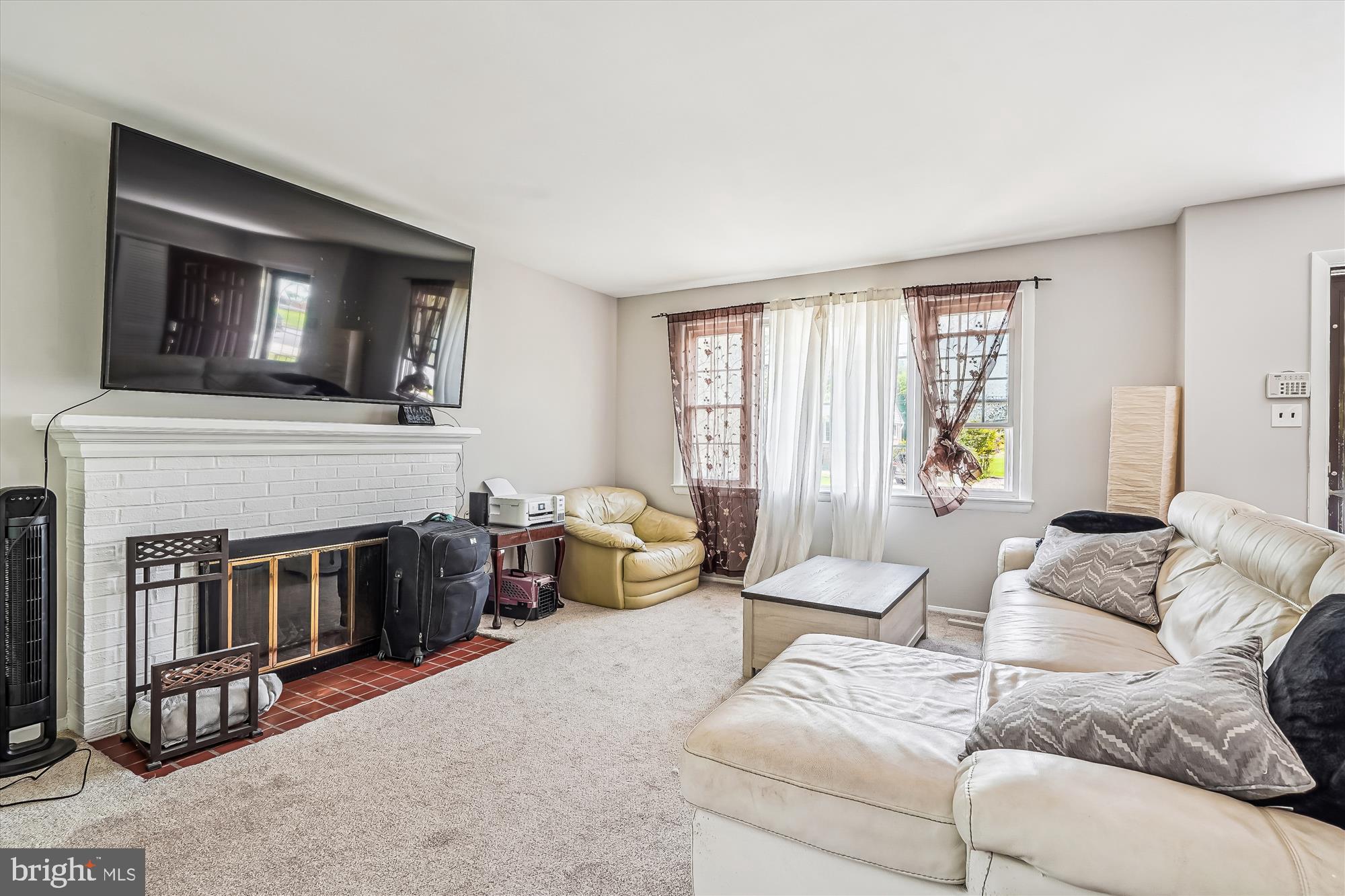 COUNTRY CLUB MANOR - Residential