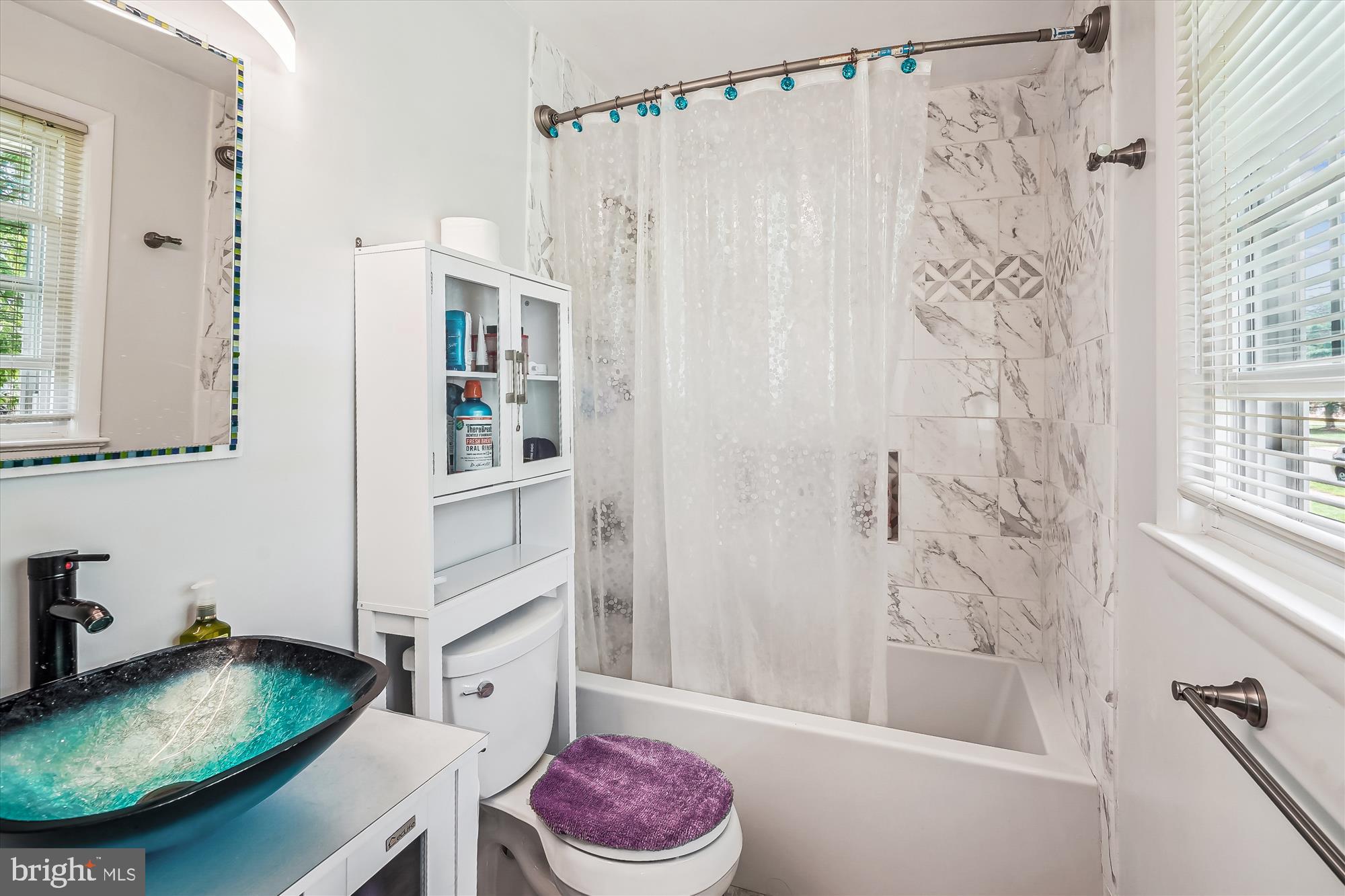 COUNTRY CLUB MANOR - Residential