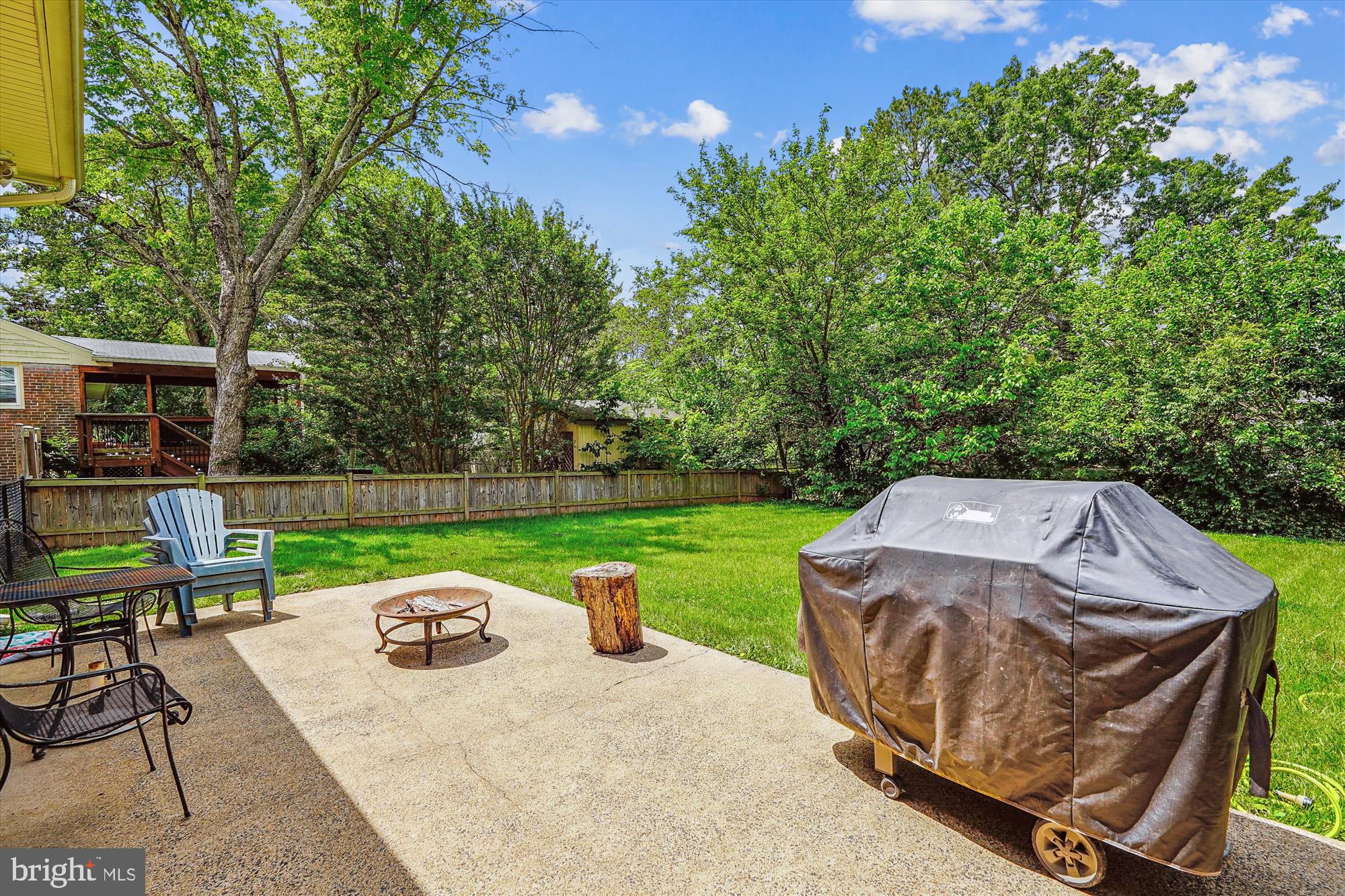 COUNTRY CLUB MANOR - Residential