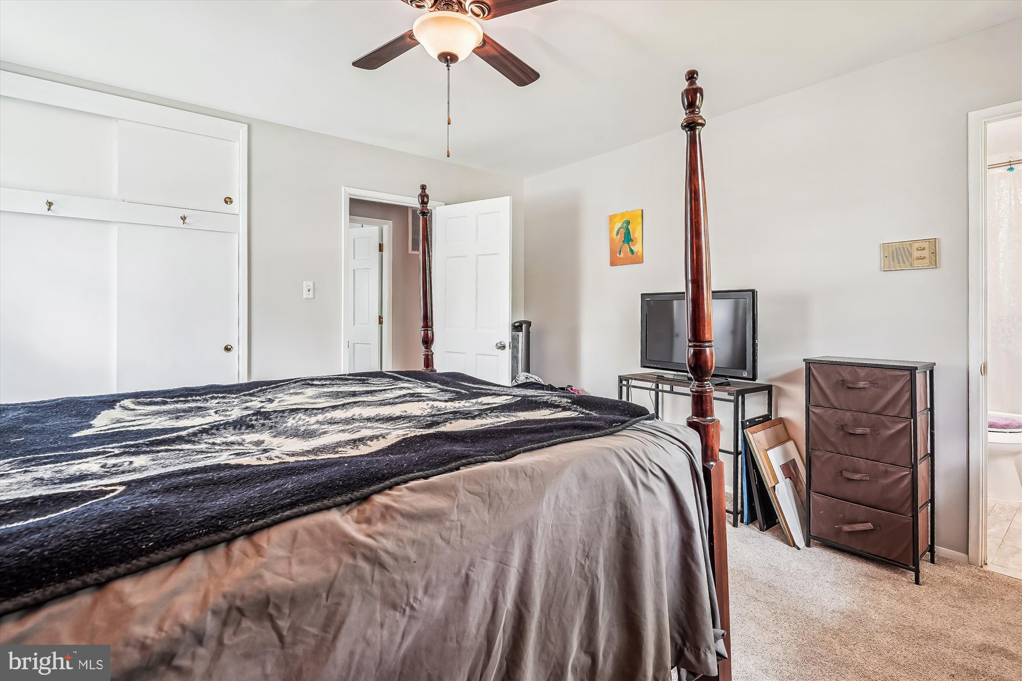 COUNTRY CLUB MANOR - Residential