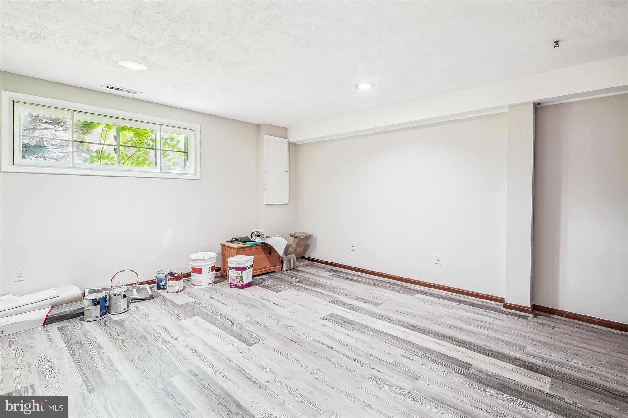 COUNTRY CLUB MANOR - Residential