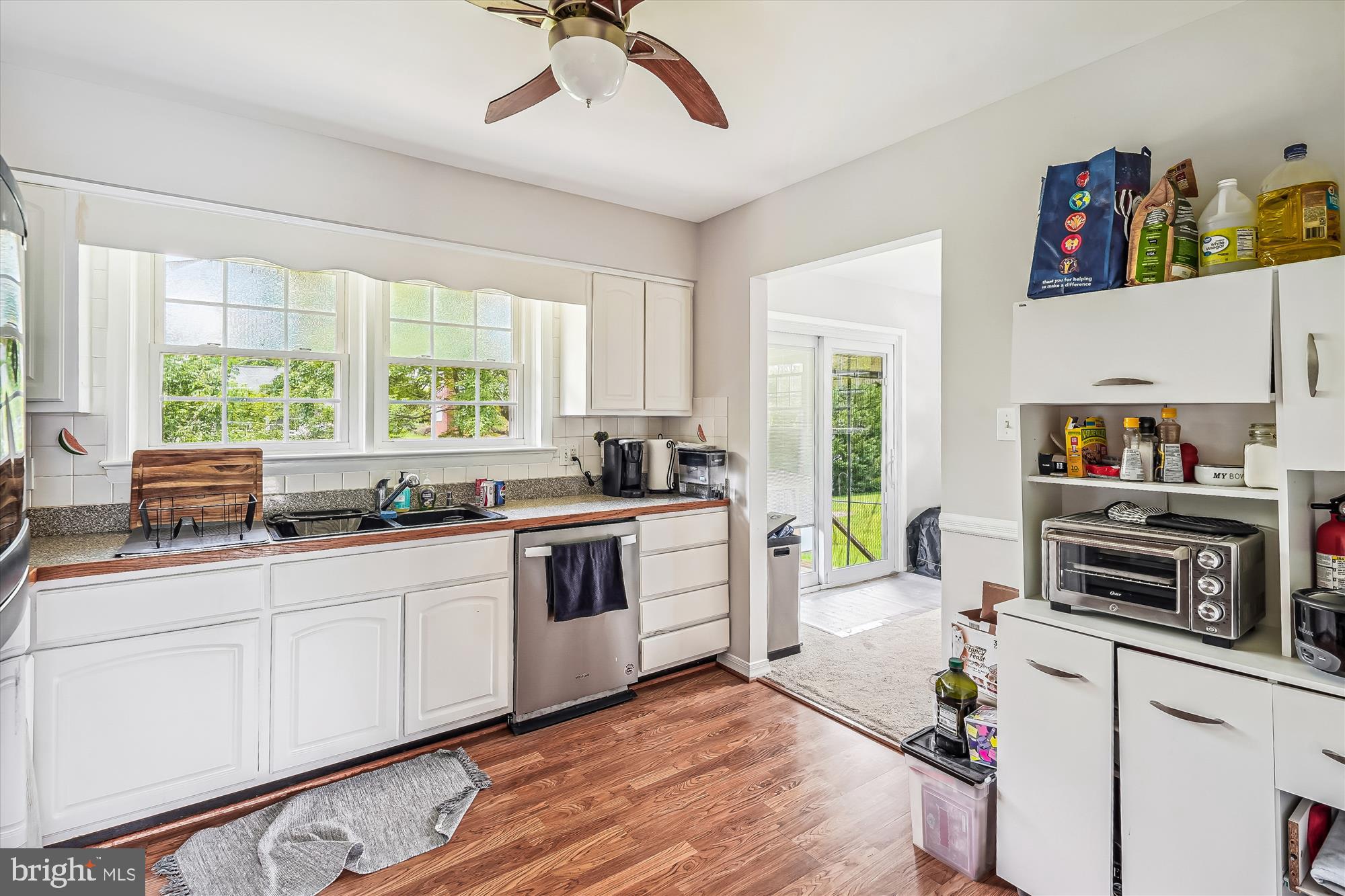 COUNTRY CLUB MANOR - Residential