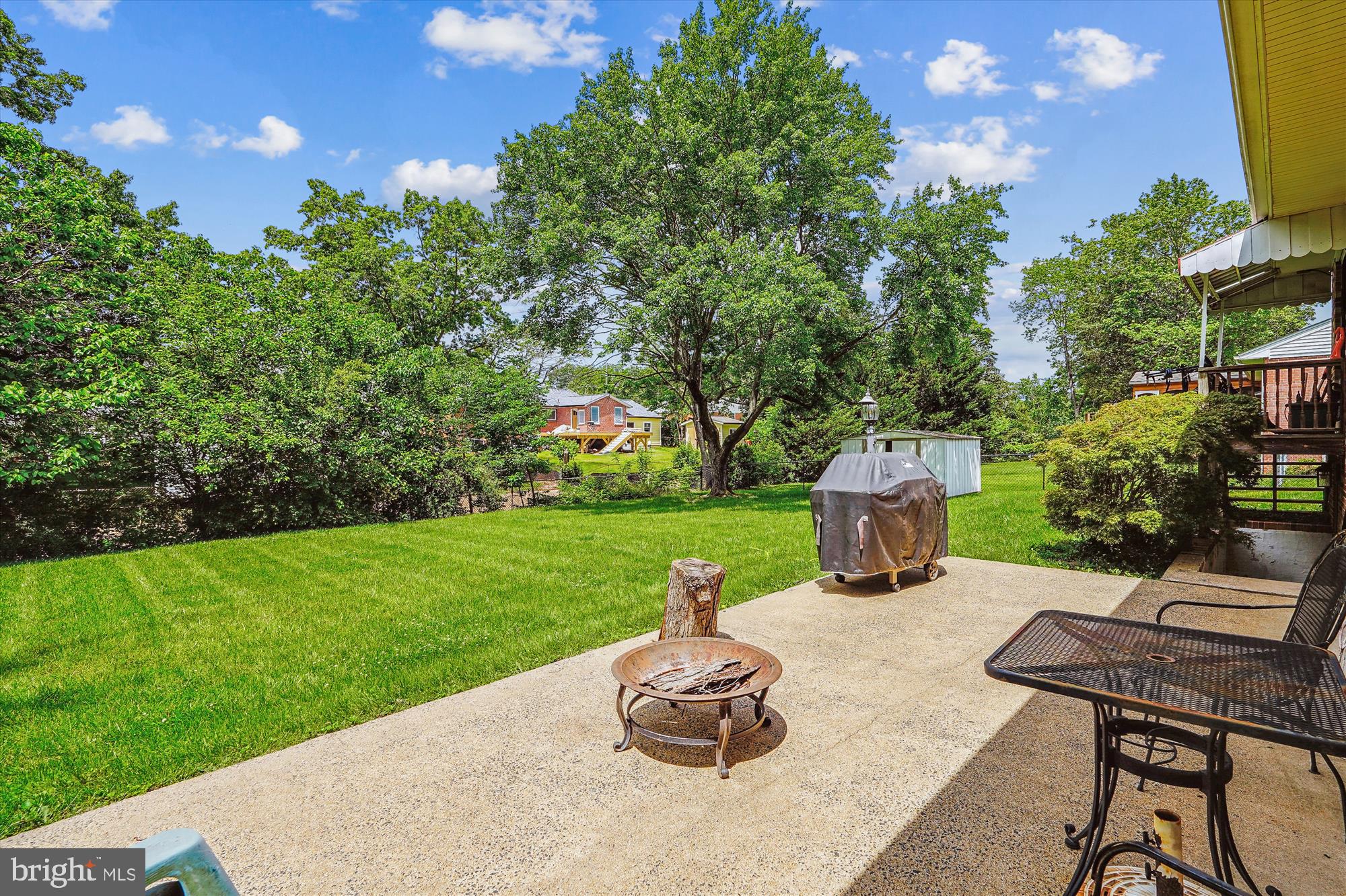 COUNTRY CLUB MANOR - Residential