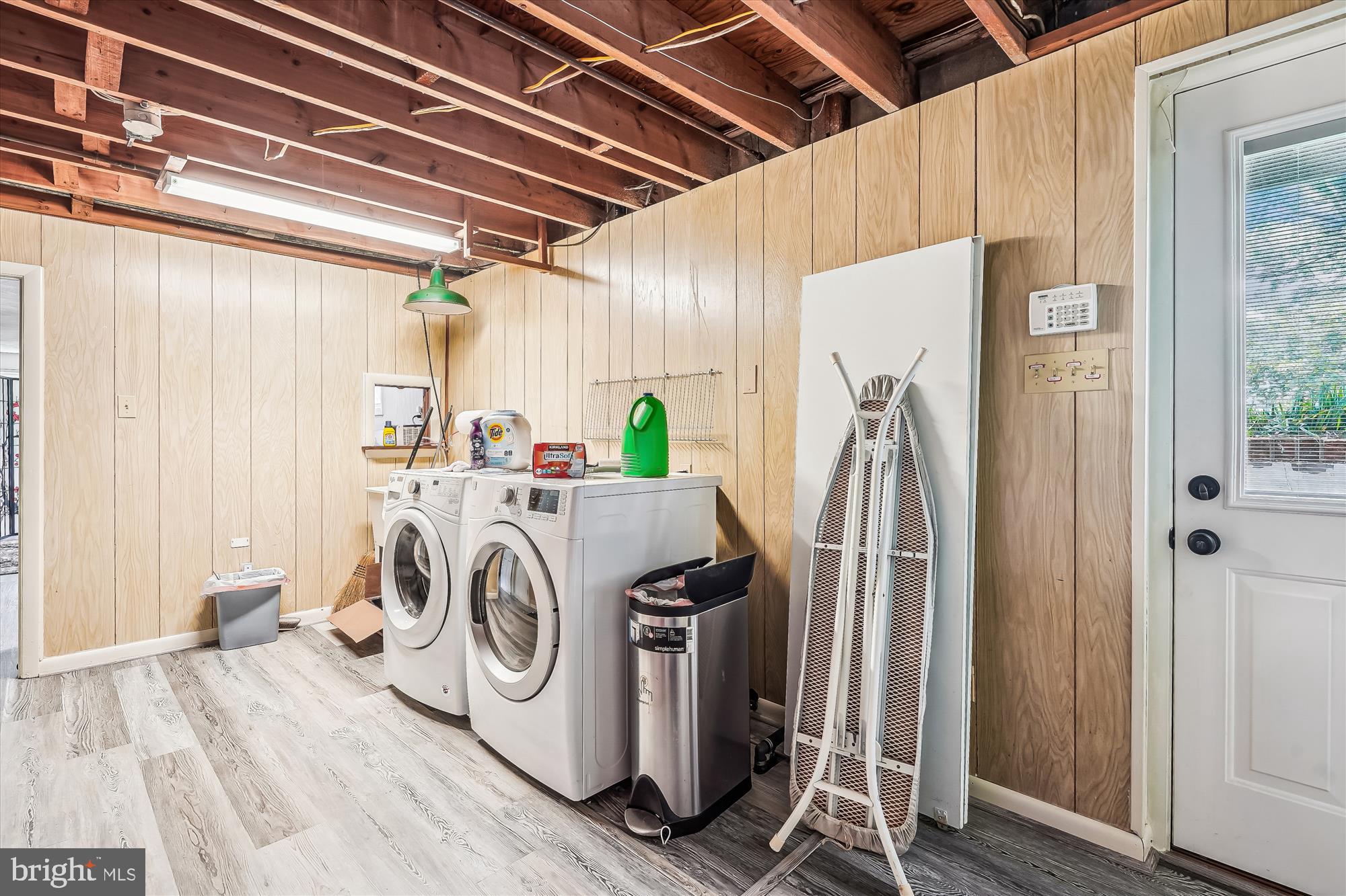 COUNTRY CLUB MANOR - Residential