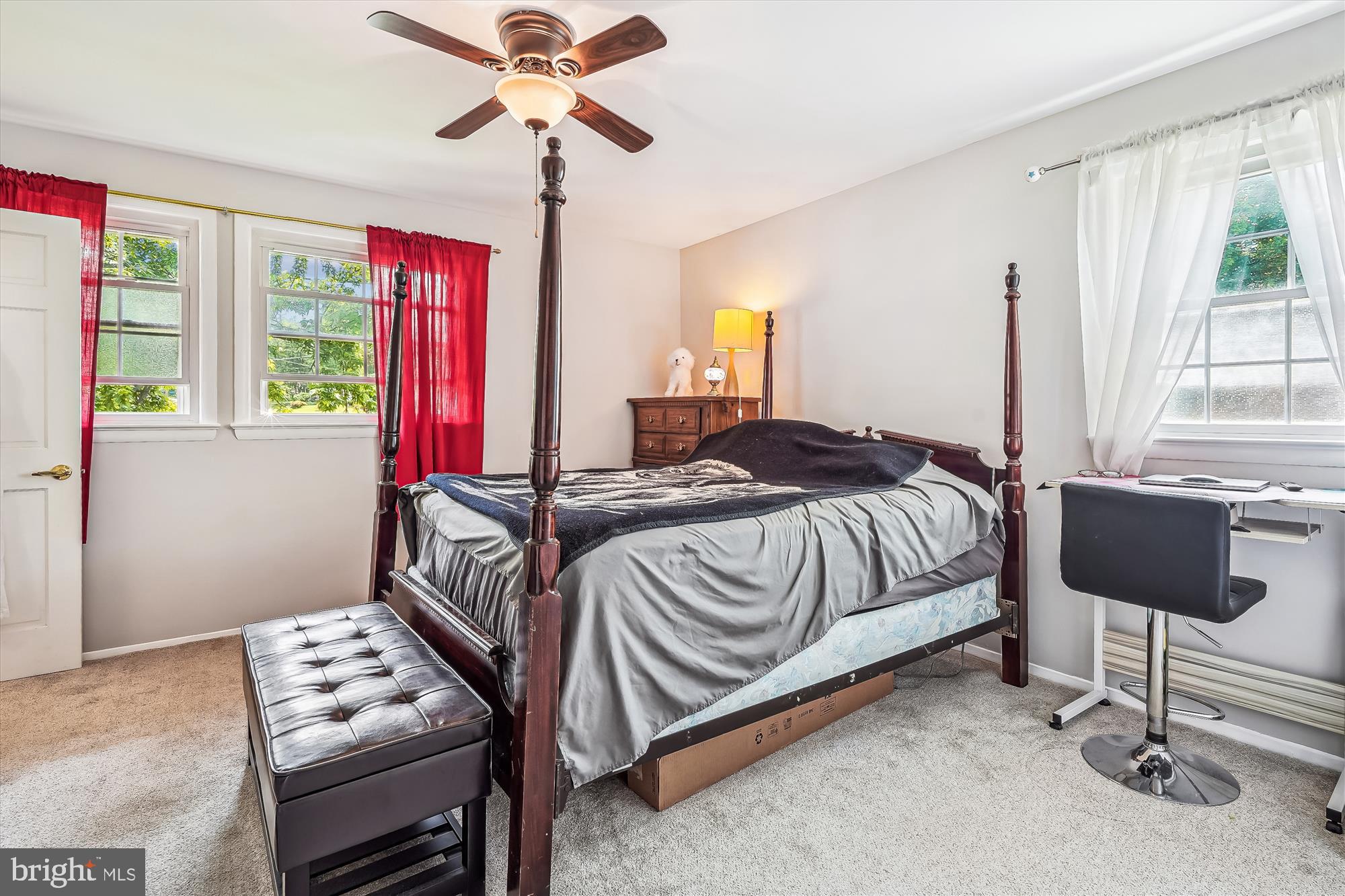 COUNTRY CLUB MANOR - Residential