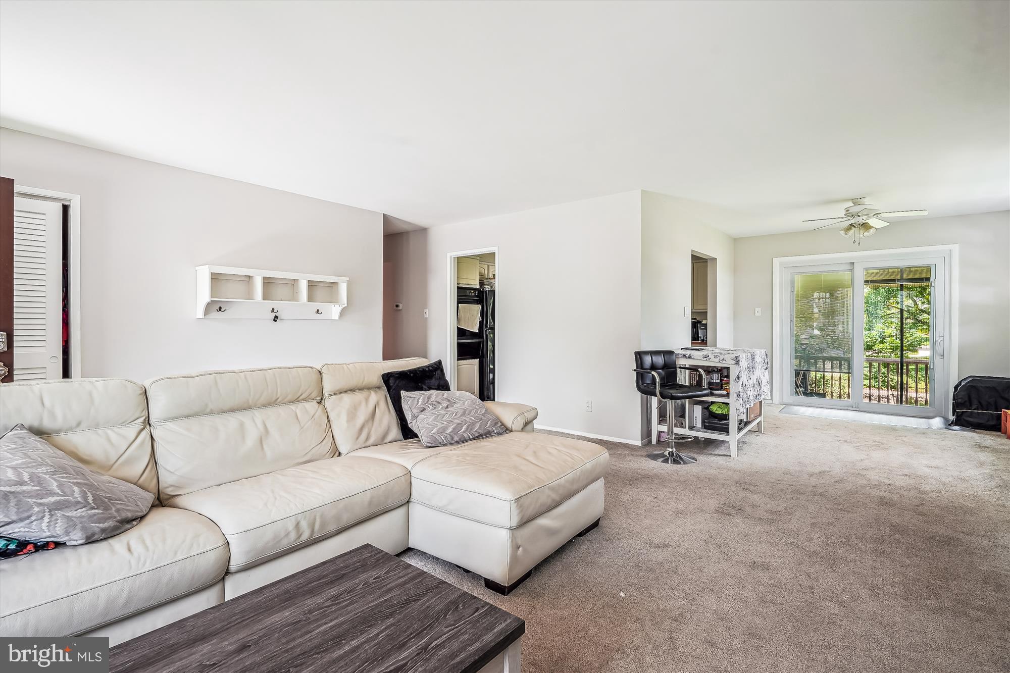 COUNTRY CLUB MANOR - Residential