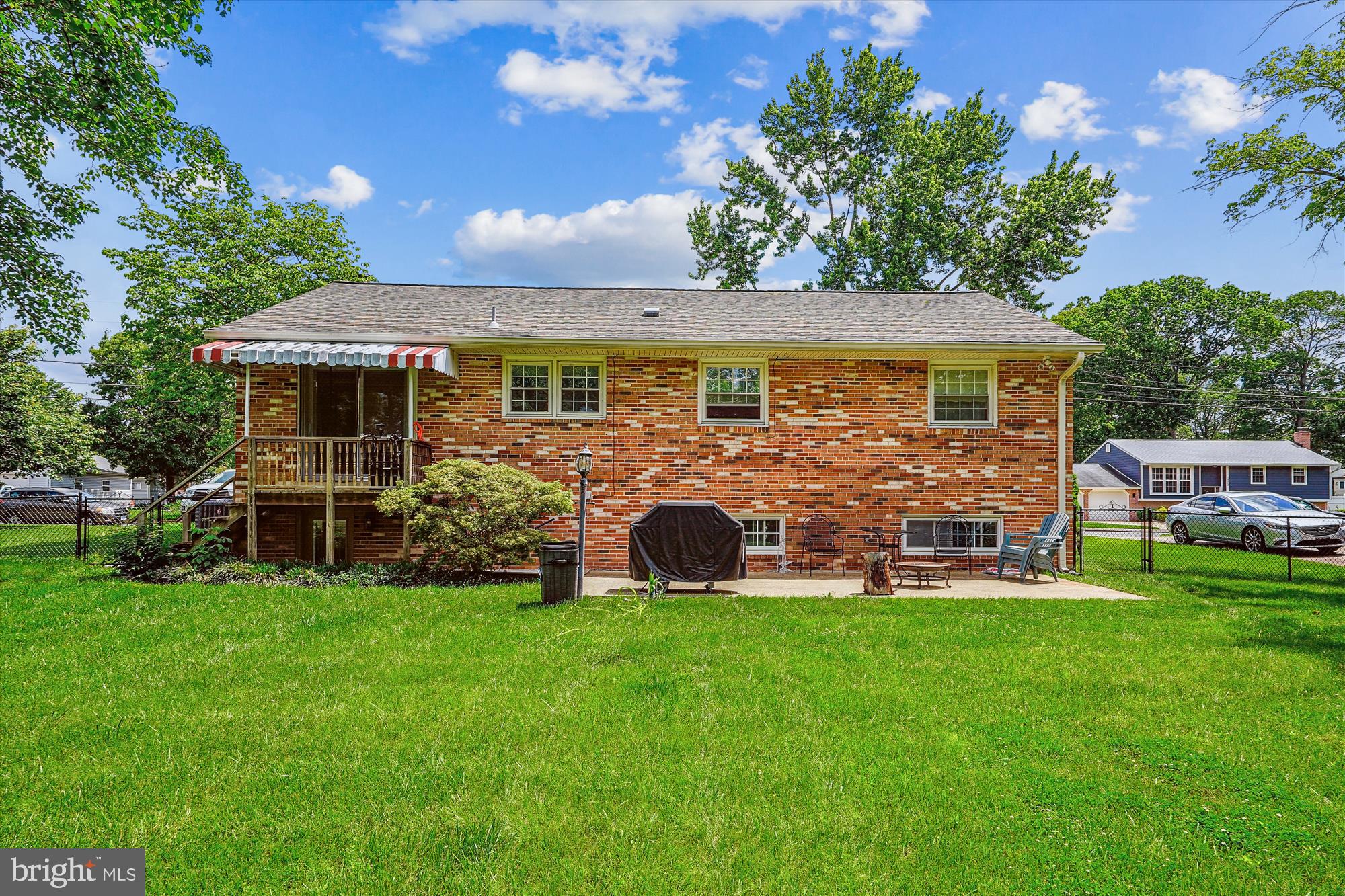 COUNTRY CLUB MANOR - Residential