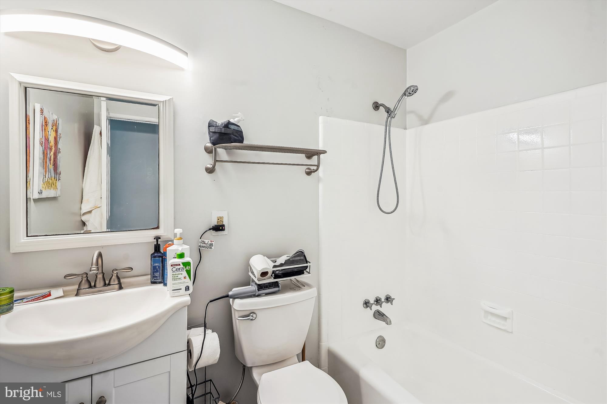 COUNTRY CLUB MANOR - Residential