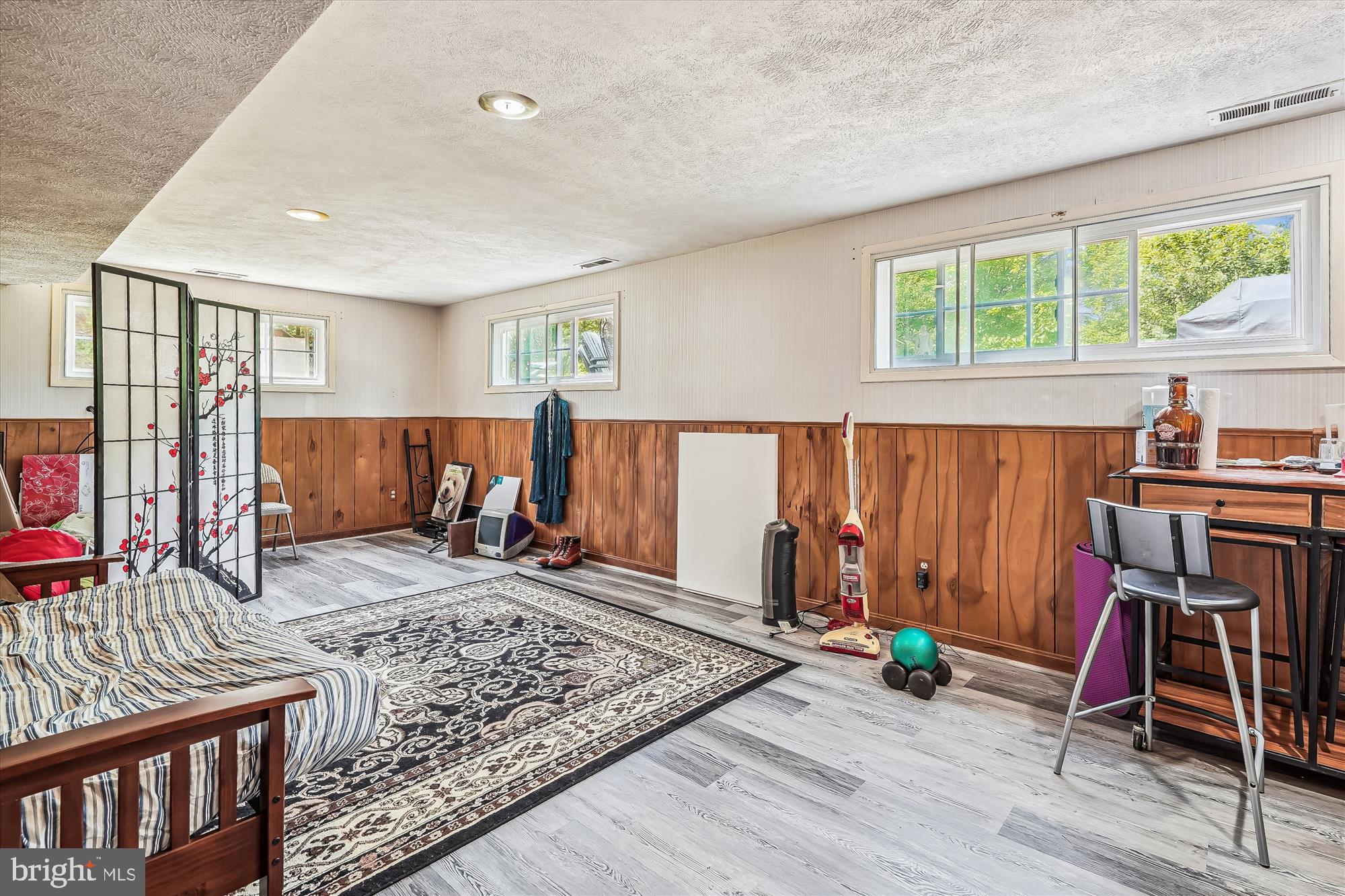 COUNTRY CLUB MANOR - Residential