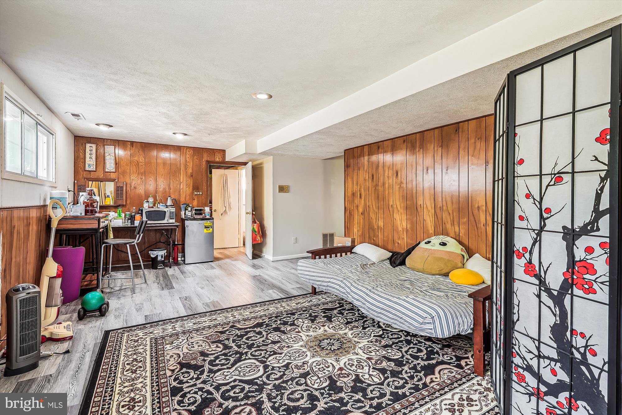 COUNTRY CLUB MANOR - Residential