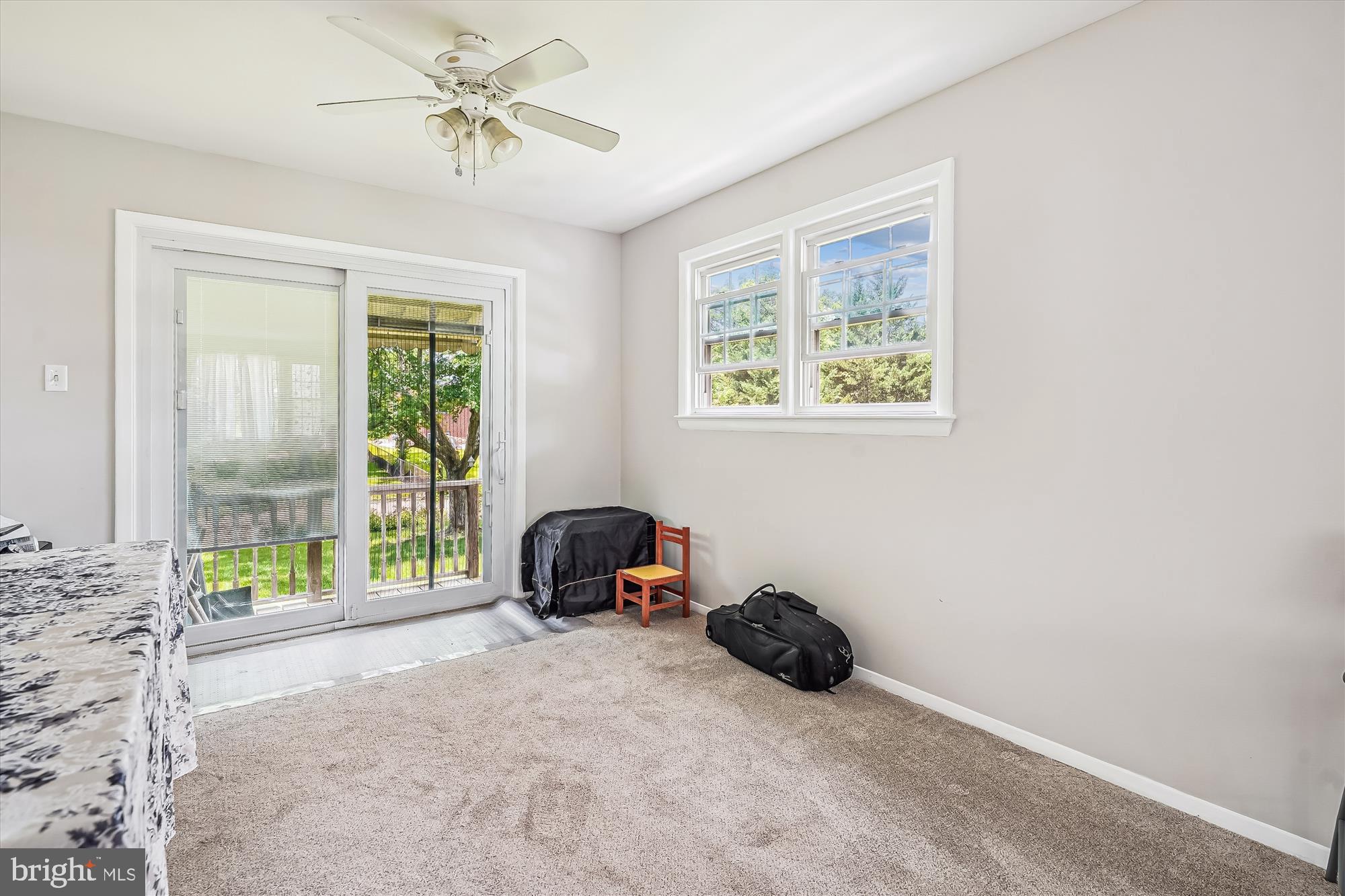 COUNTRY CLUB MANOR - Residential