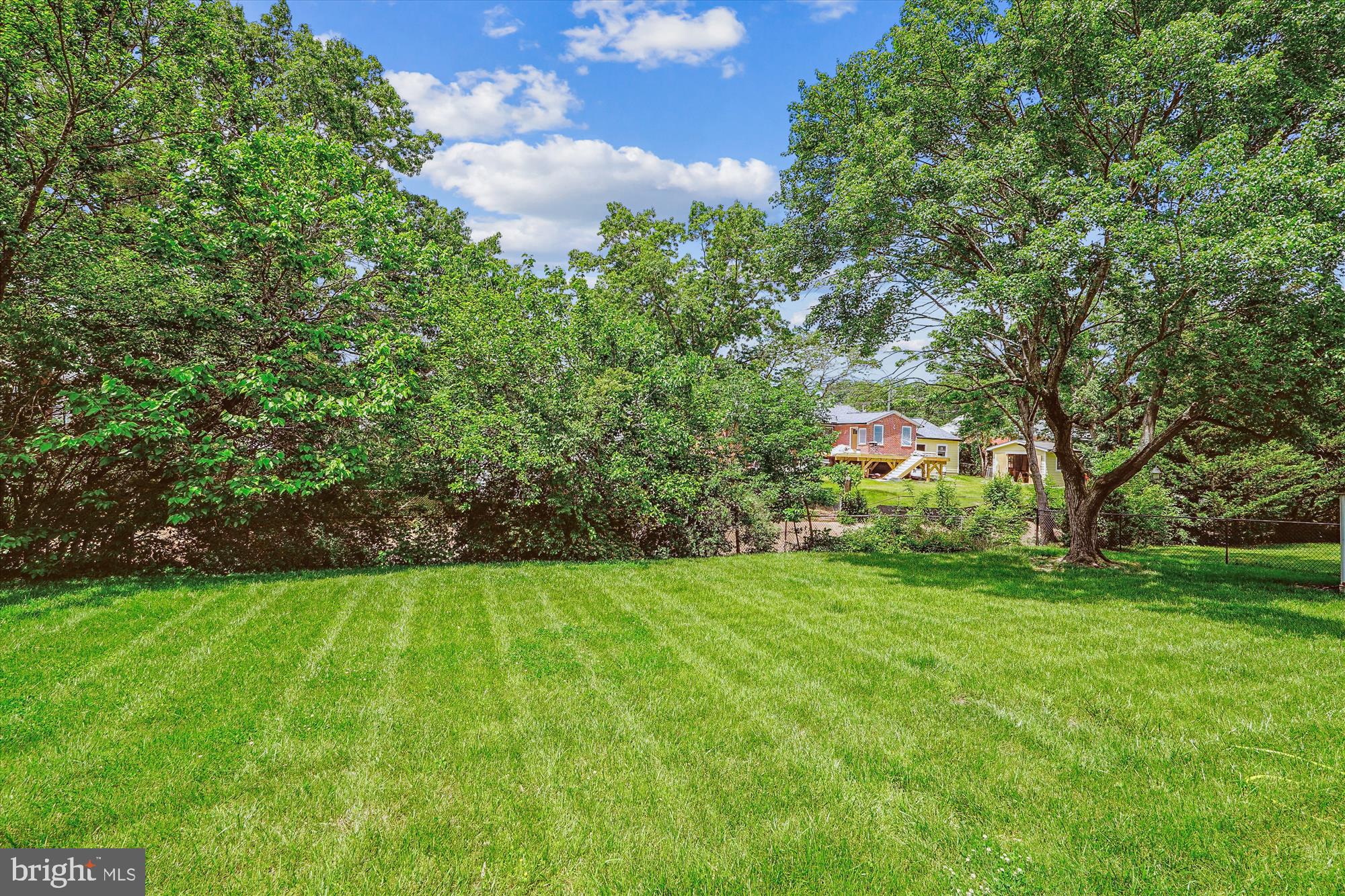 COUNTRY CLUB MANOR - Residential