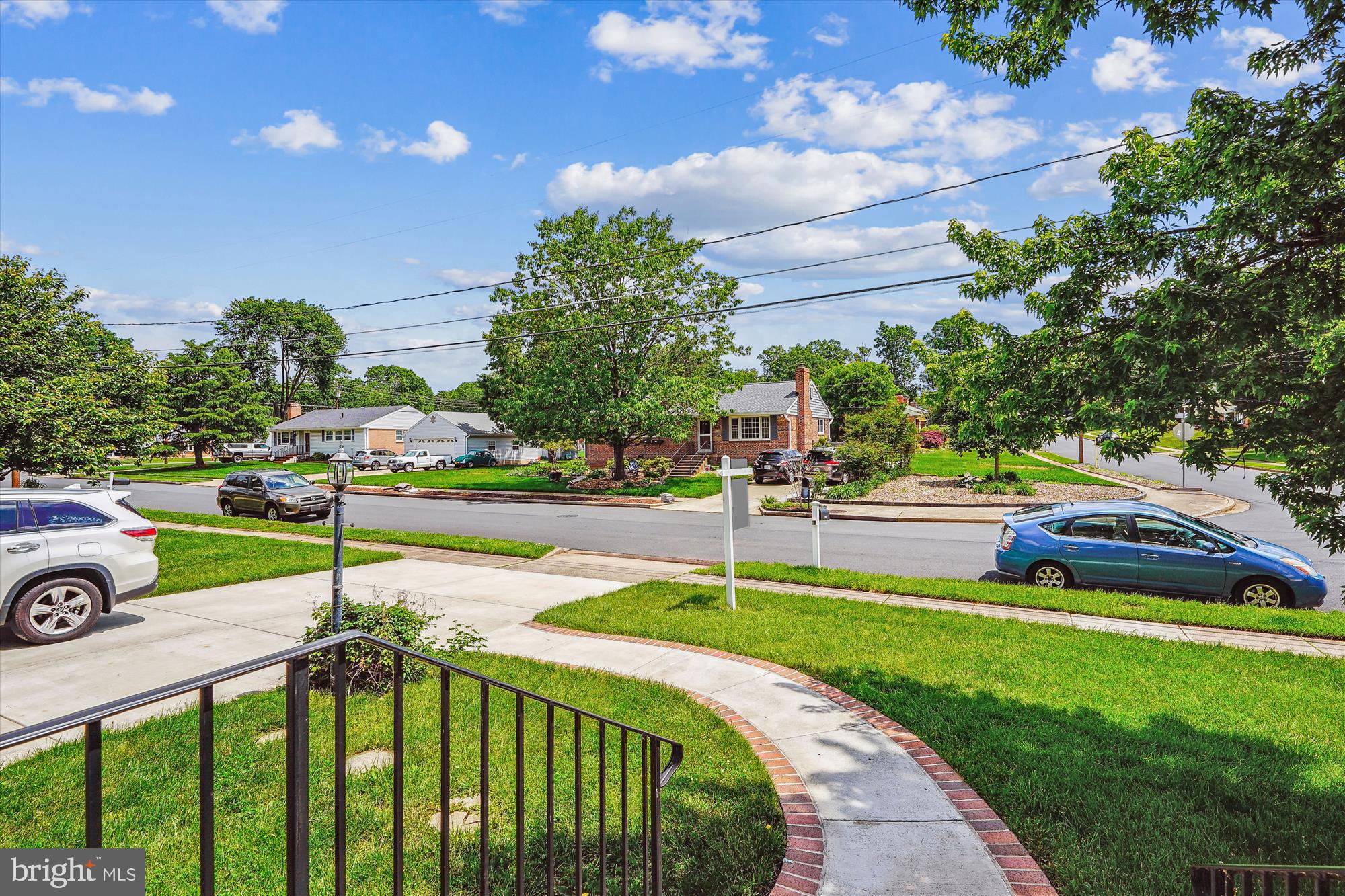 COUNTRY CLUB MANOR - Residential