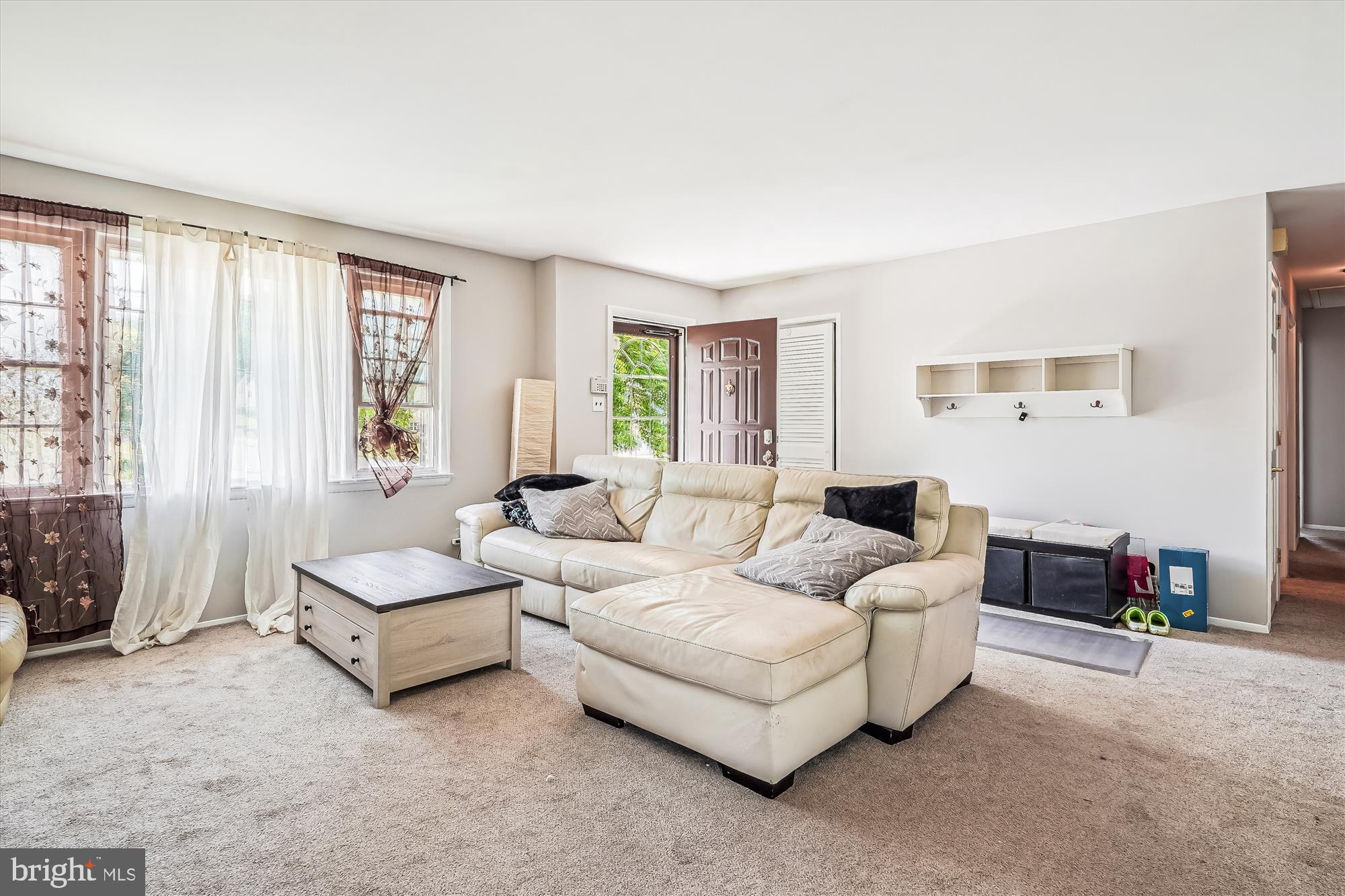 COUNTRY CLUB MANOR - Residential