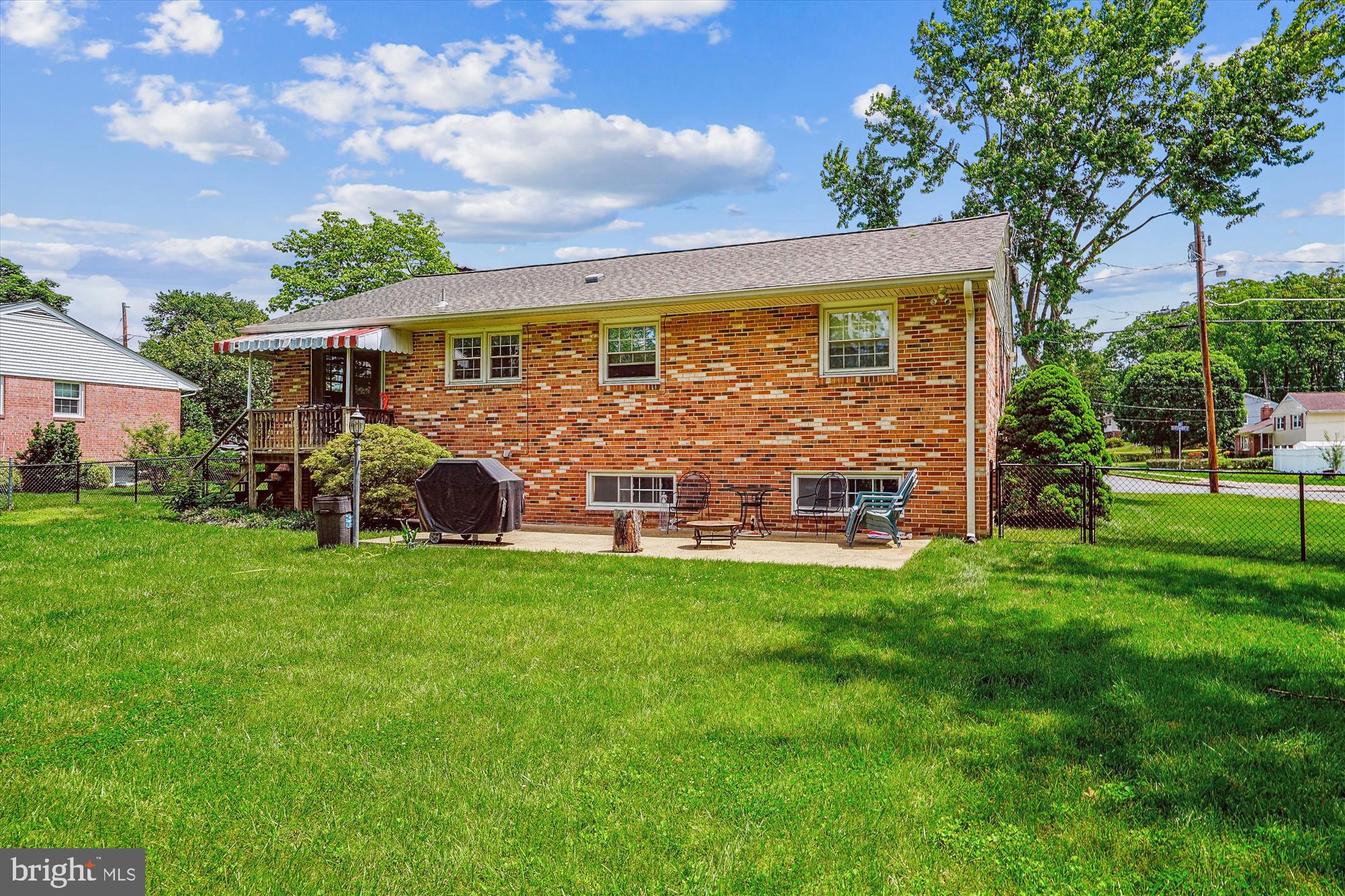 COUNTRY CLUB MANOR - Residential