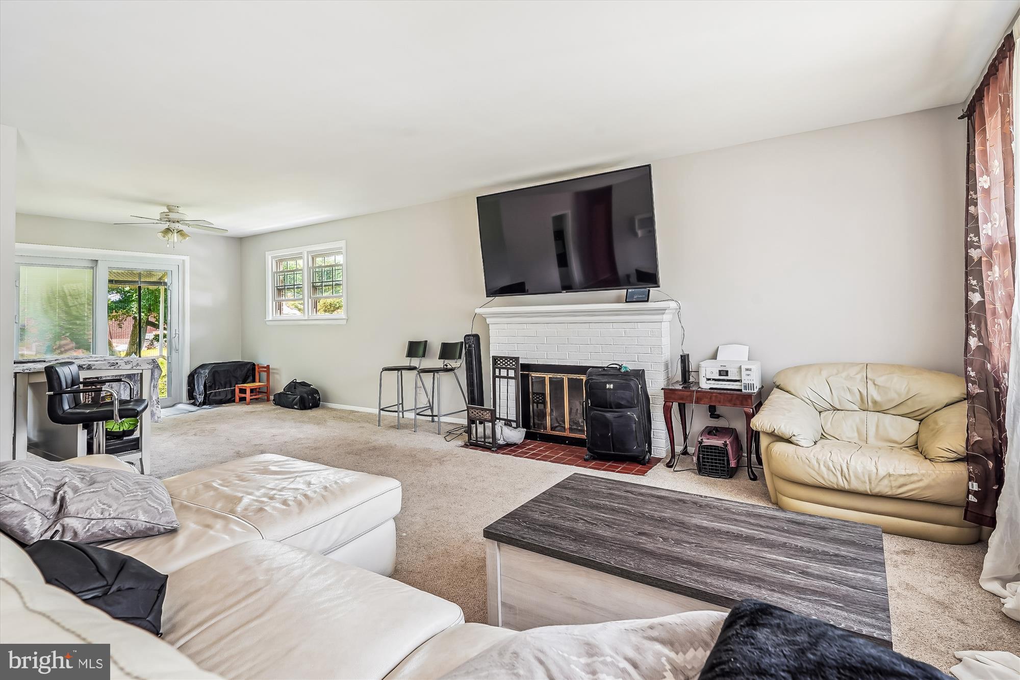 COUNTRY CLUB MANOR - Residential