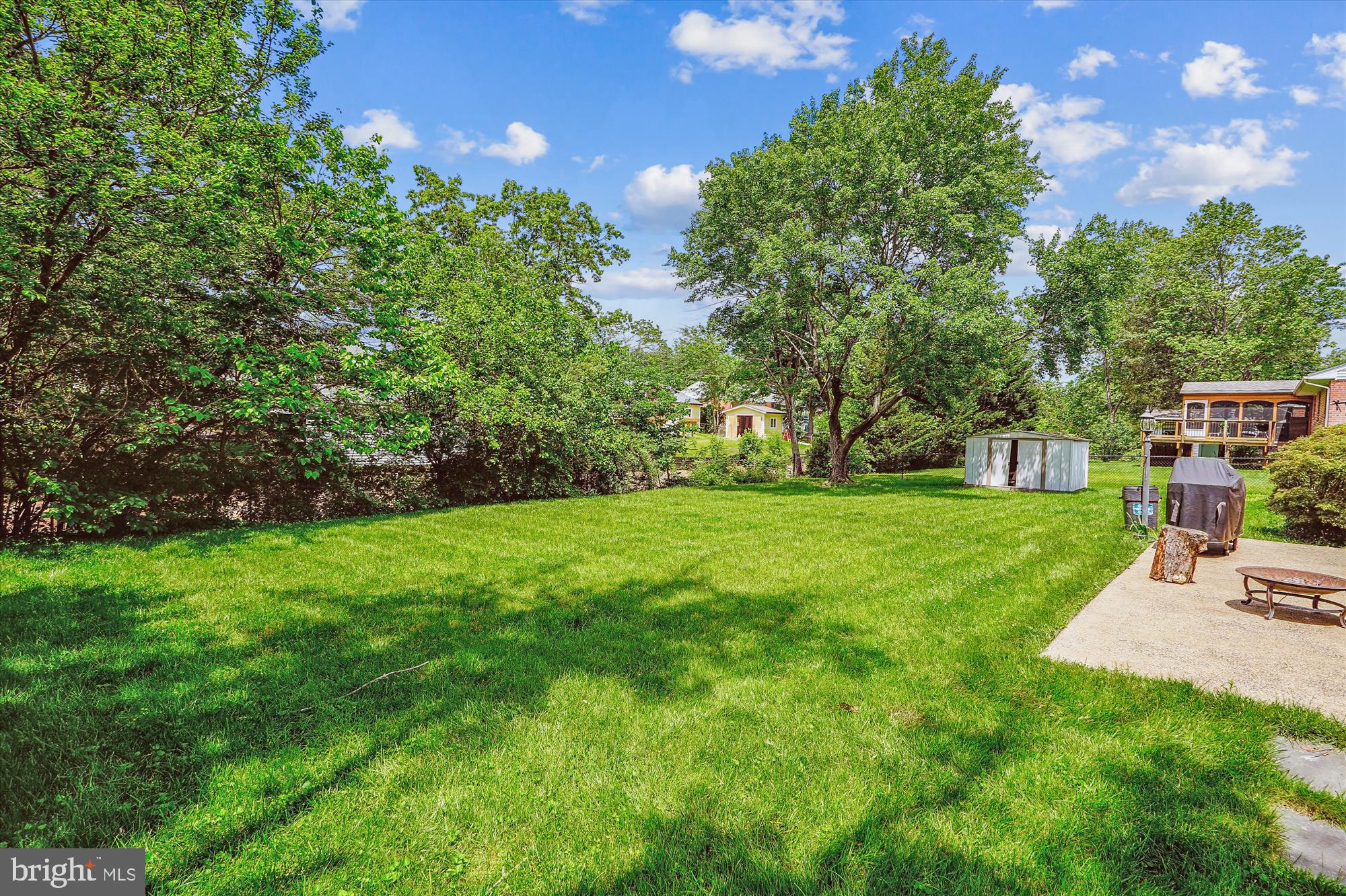 COUNTRY CLUB MANOR - Residential