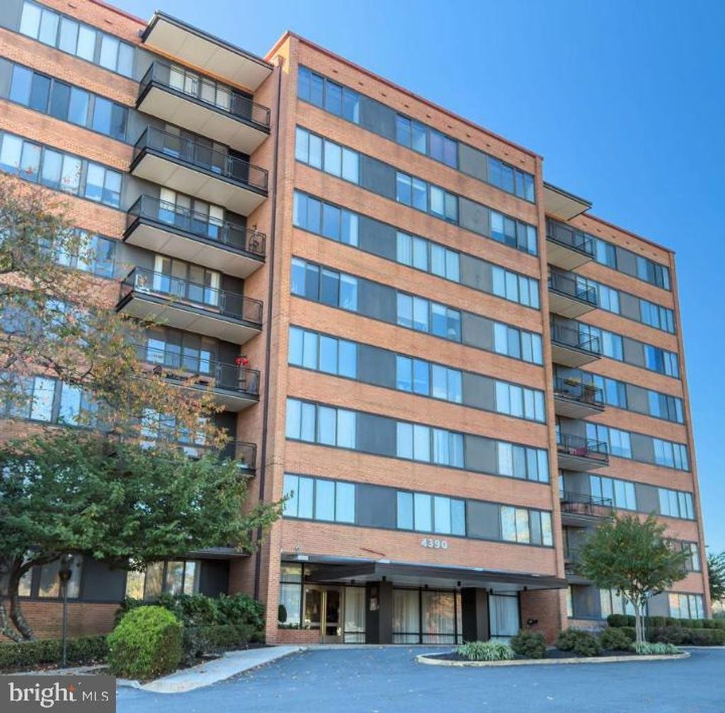 Photo of 4390 Lorcom Lane #606, ARLINGTON, VA 22207 (MLS # VAAR2073600)