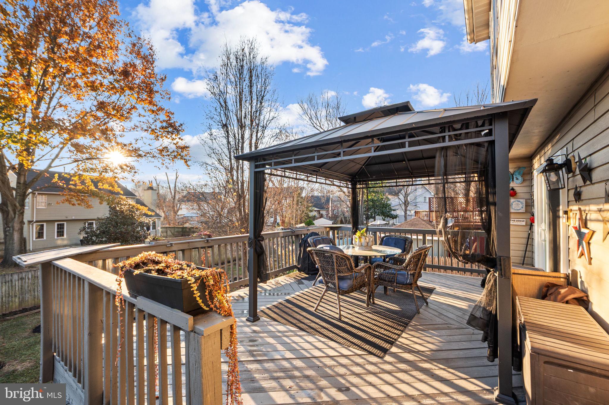 BLOOMS CROSSING - Residential