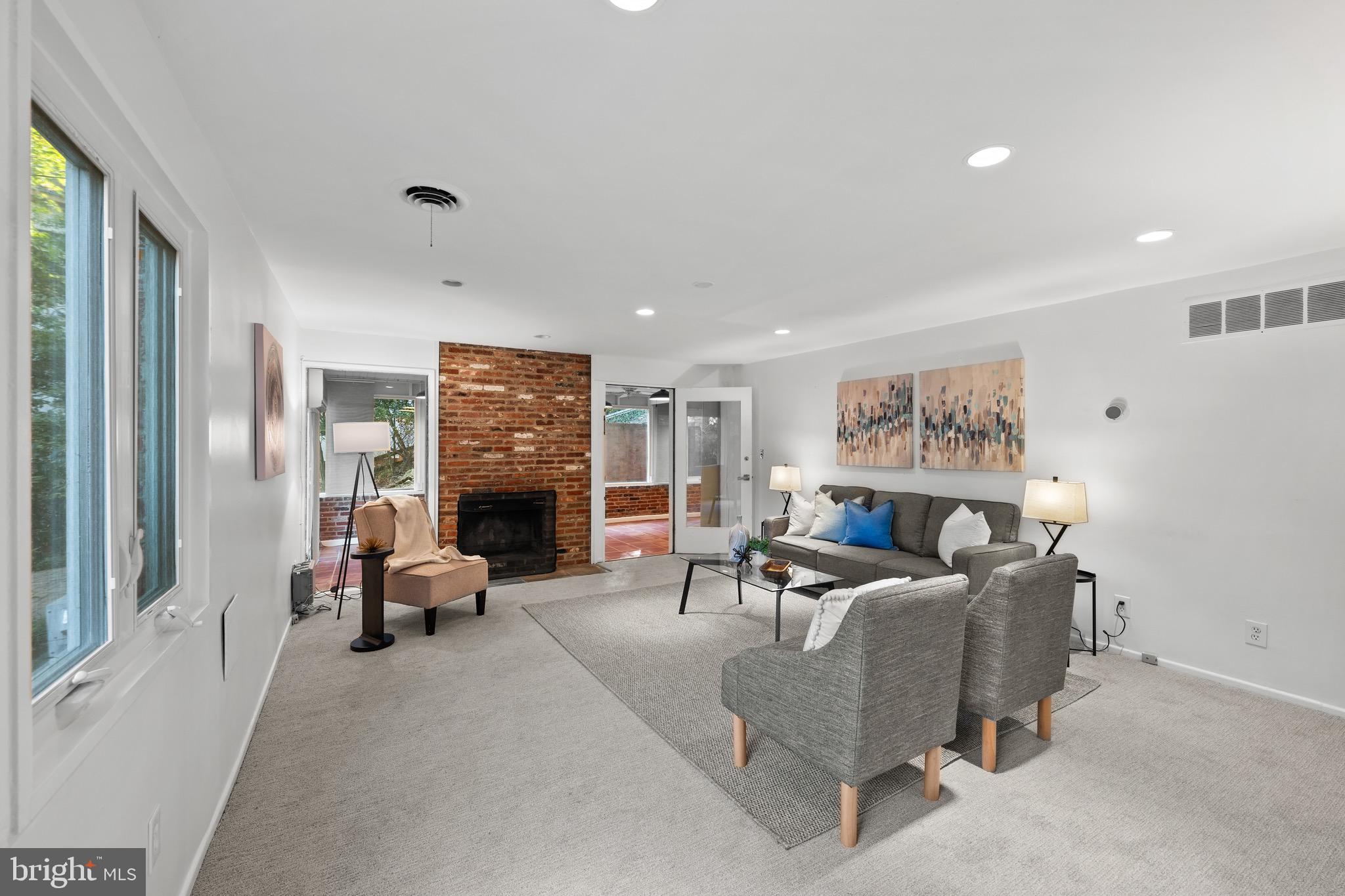 BANNOCKBURN ESTATES - Residential