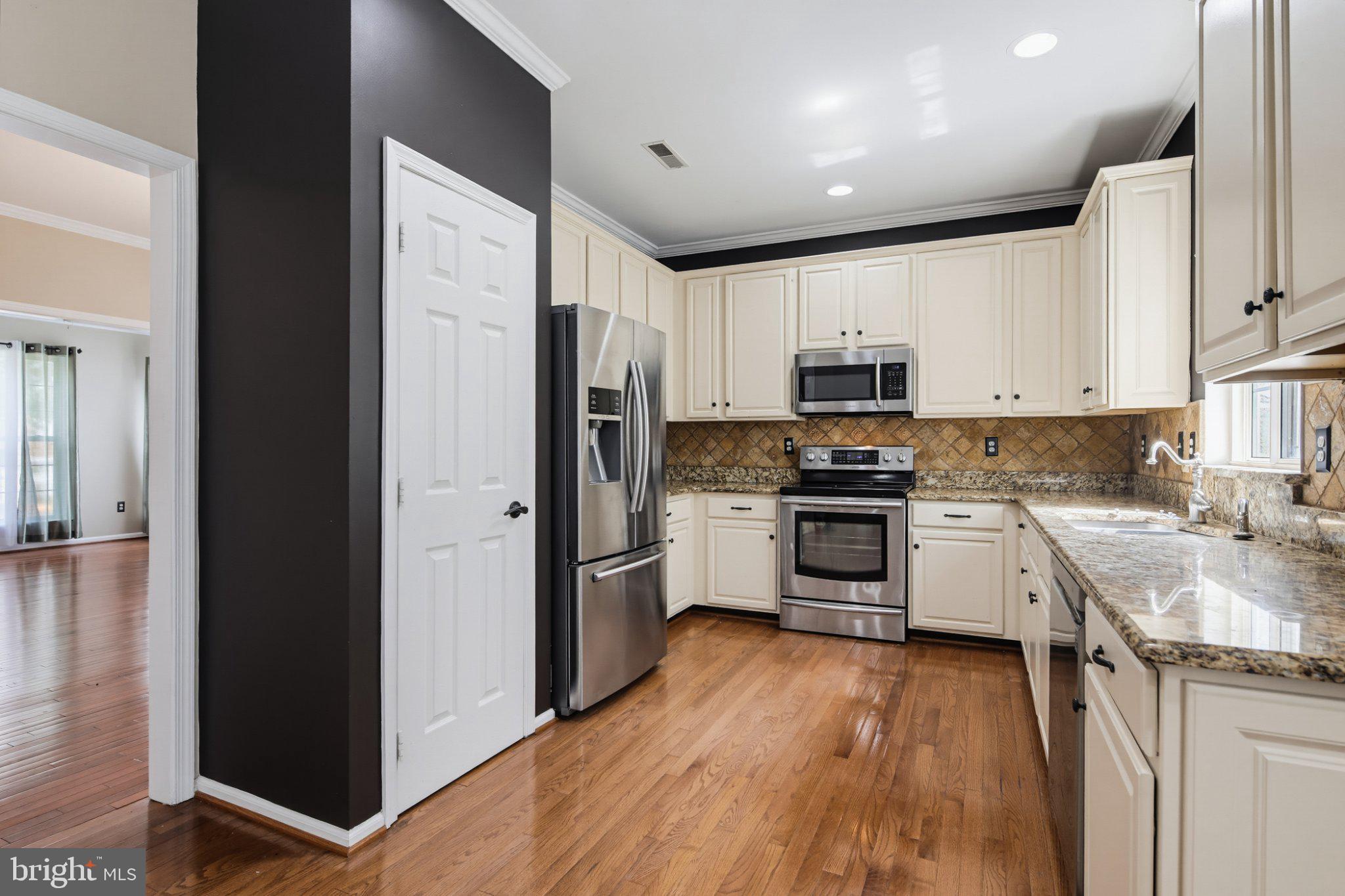 4 SUMMIT RIDGE COURT
