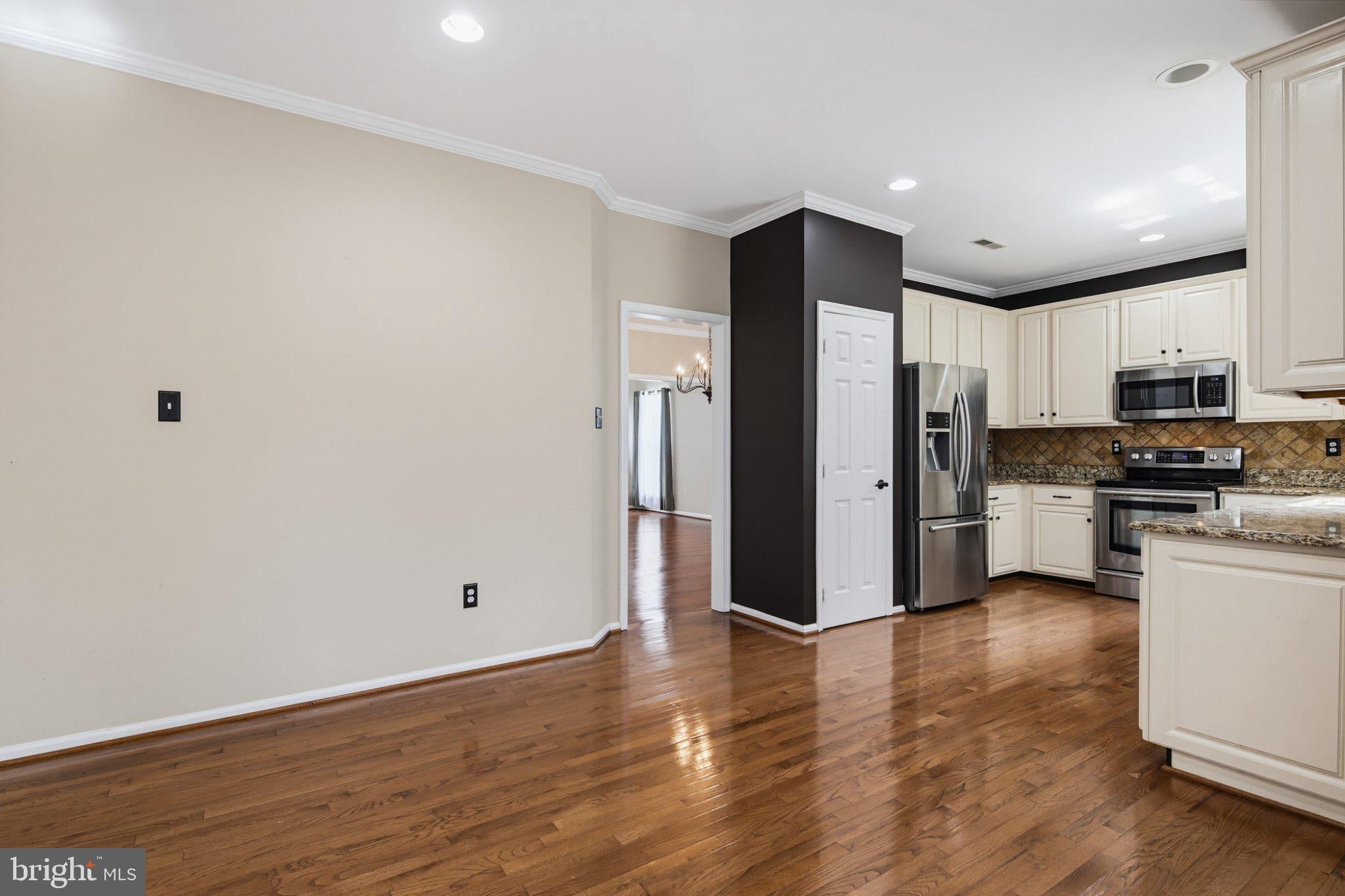4 SUMMIT RIDGE COURT