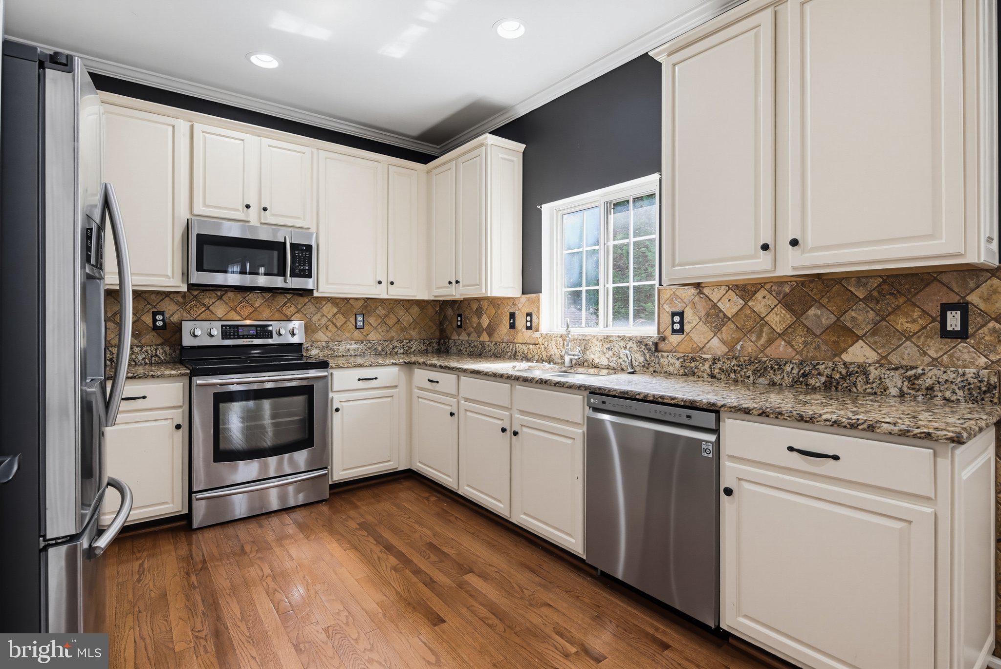 4 SUMMIT RIDGE COURT