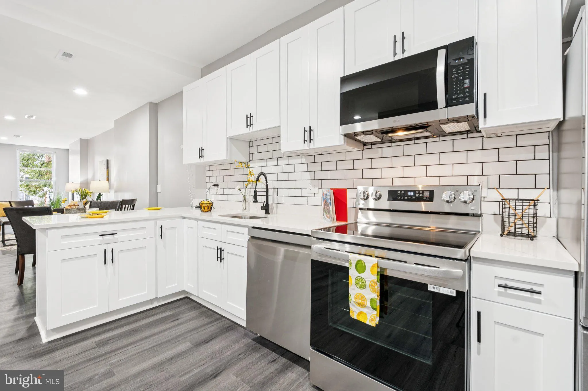 Baltimore, Maryland 21224, United States, 4 Bedrooms Bedrooms, ,3 BathroomsBathrooms,Residential,Pending,184914