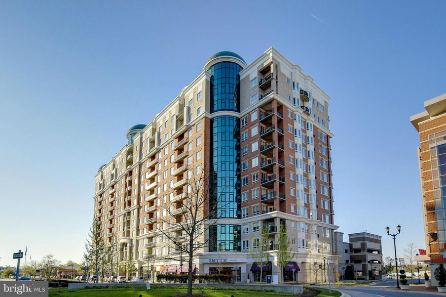 Stunning and fabulous at the GrandView! This much desired, "Davenport" corner unit on the 6th floor features SS Appliances, bamboo hardwood floors, wall to wall plantation shutters, custom painted, 10 ft ceilings, open living/dining floor space, granite counters,  balcony, and more. Amenities incl. assigned garage parking, concierge services, fitness center, rooftop pool, etc.  MUST SEE UNIT!