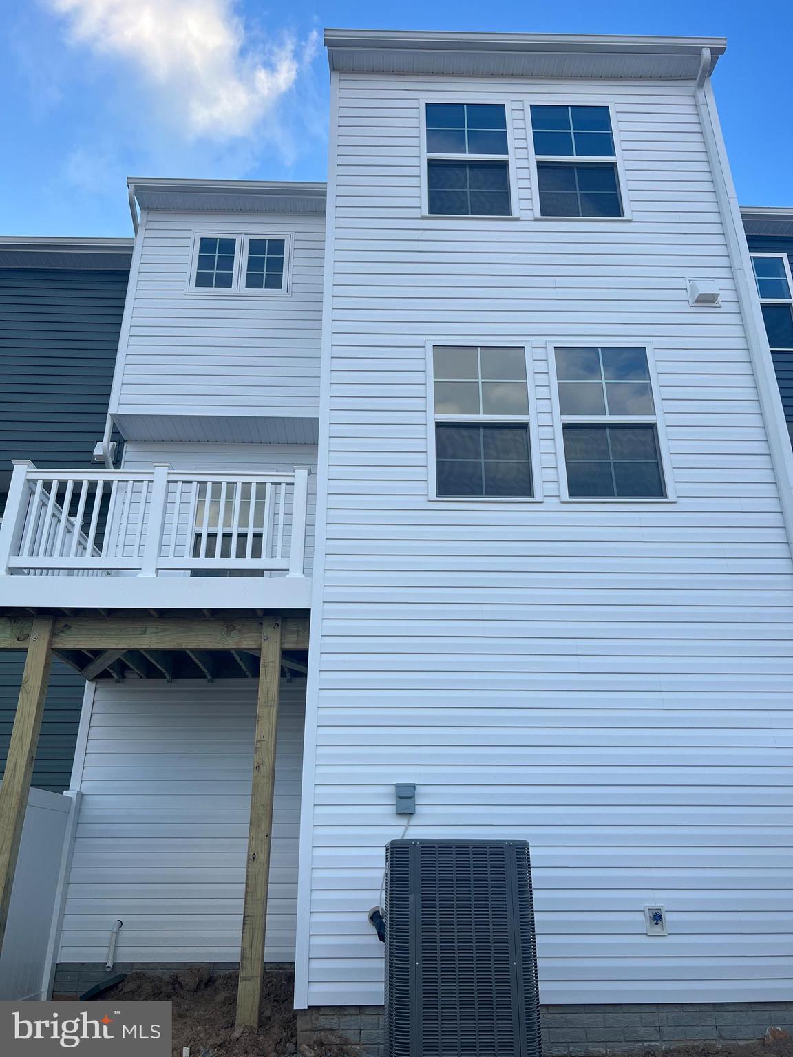 OVERLOOK AT RIVERSIDE TOWNHOMES - Residential Lease