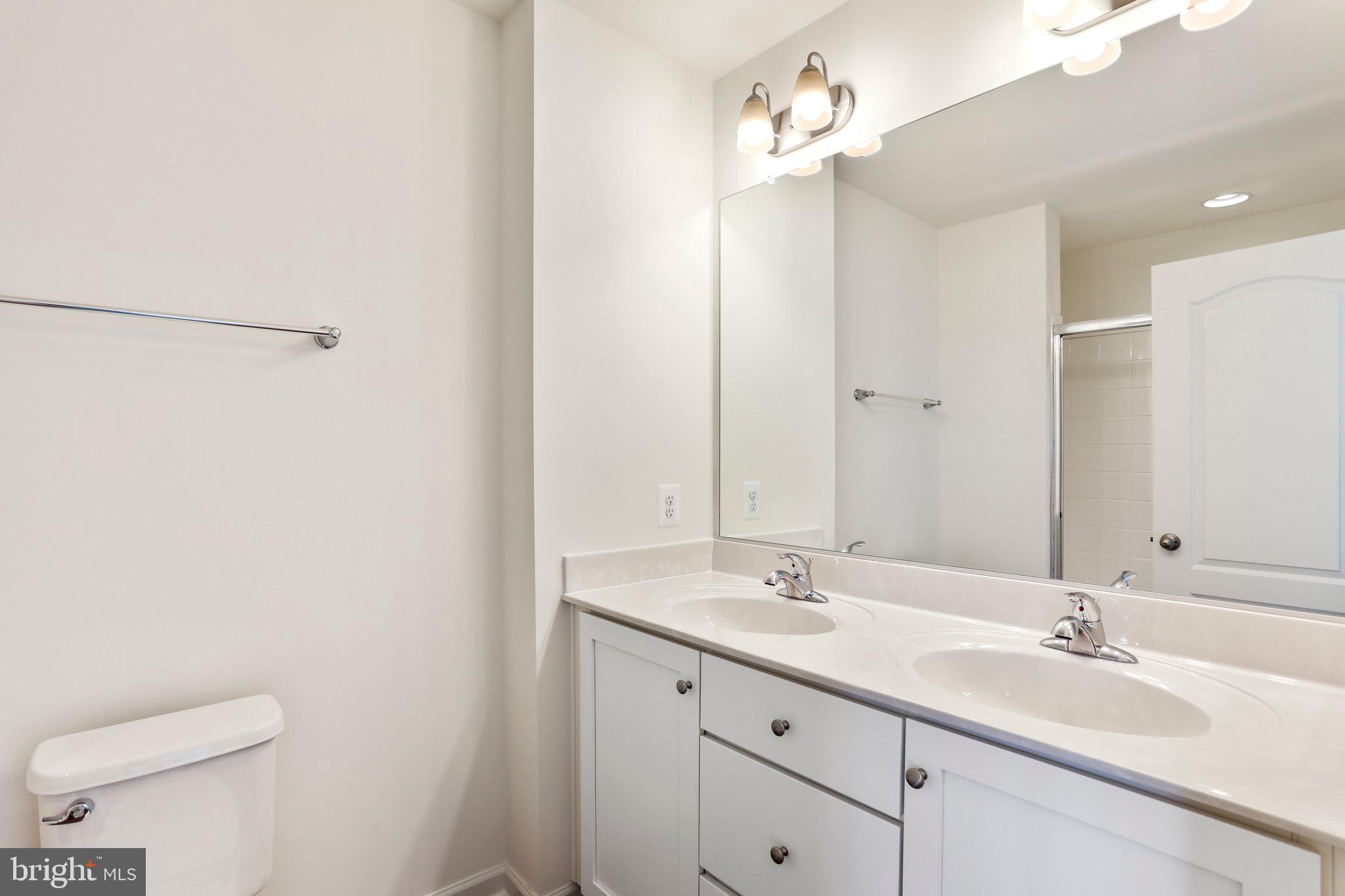 OVERLOOK AT RIVERSIDE TOWNHOMES - Residential Lease