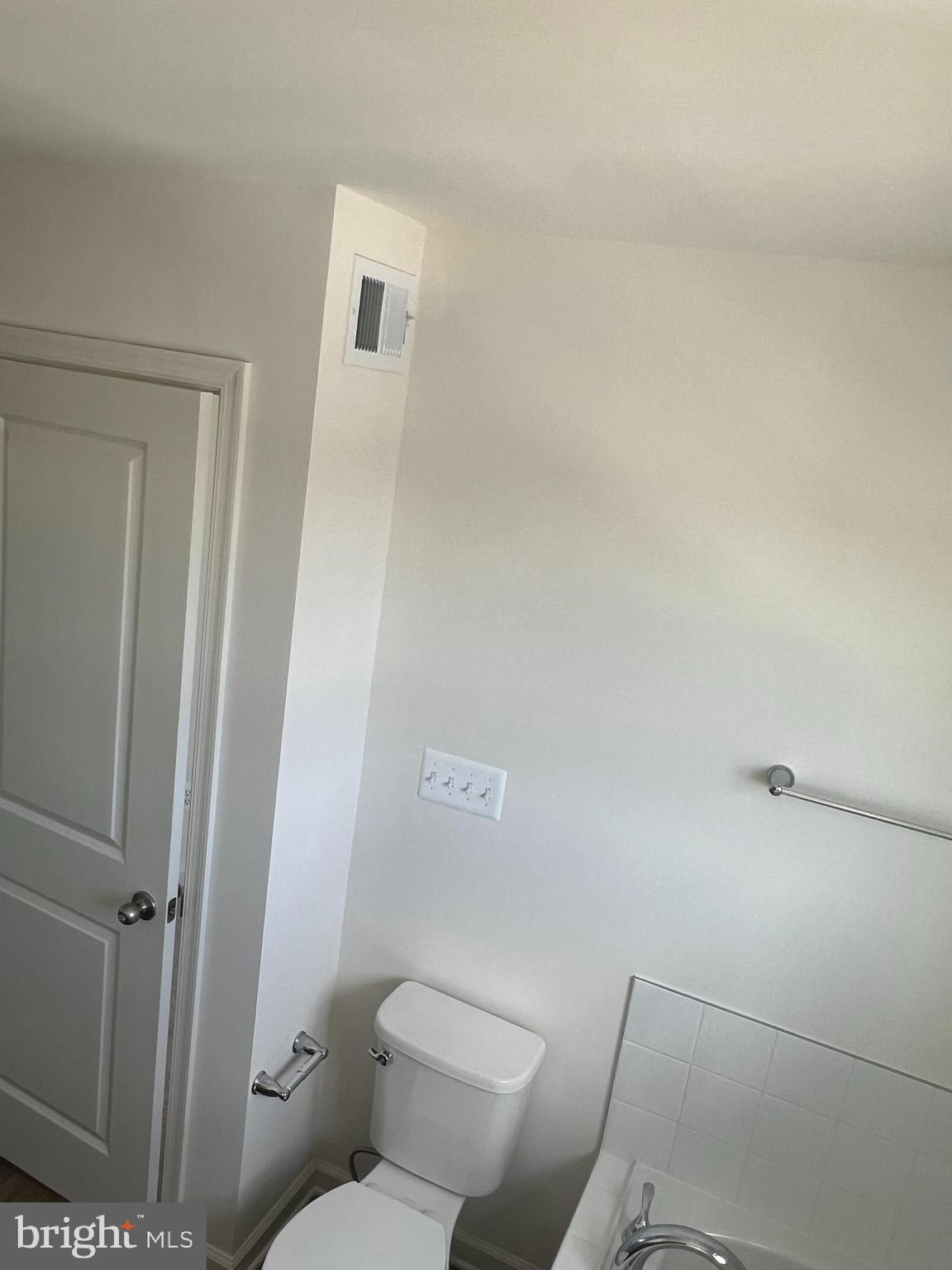 OVERLOOK AT RIVERSIDE TOWNHOMES - Residential Lease