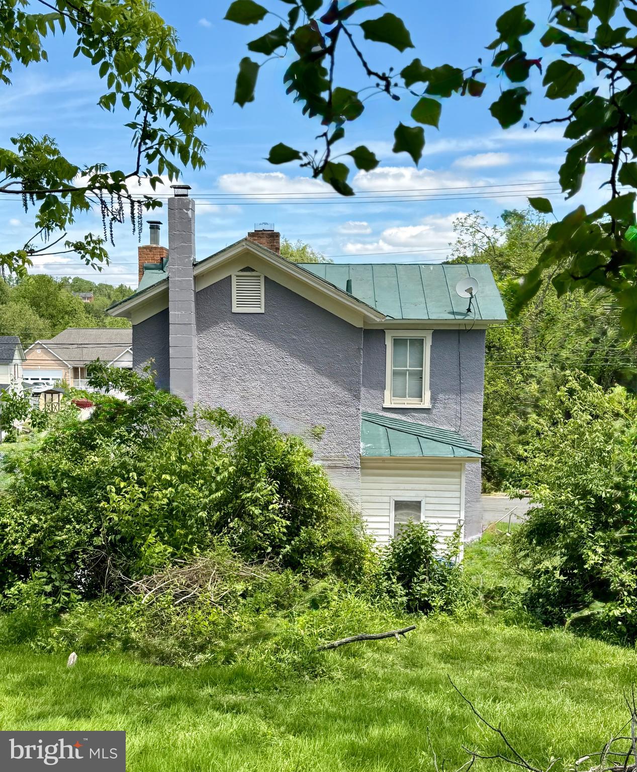 ROYAL VILLAGE - Residential