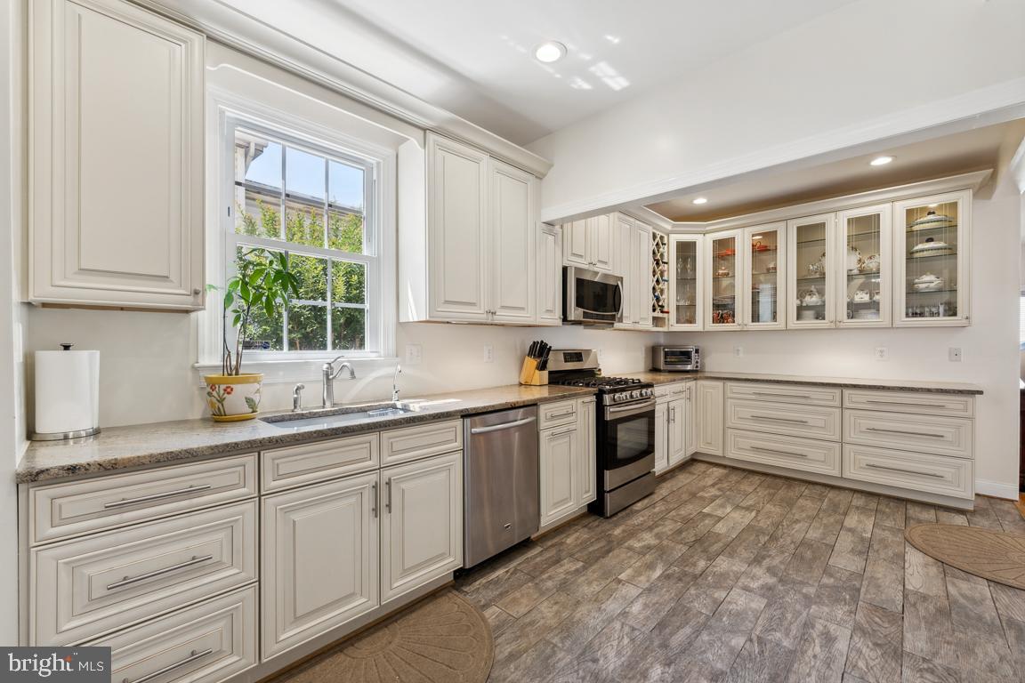 2034 S SHIRLINGTON ROAD