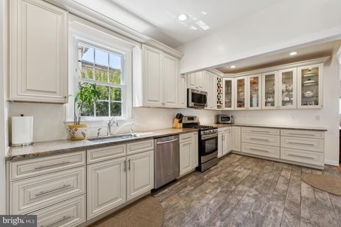 Photo of 2034 S Shirlington Road, ARLINGTON, VA 22204 (MLS # VAAR2070286)
